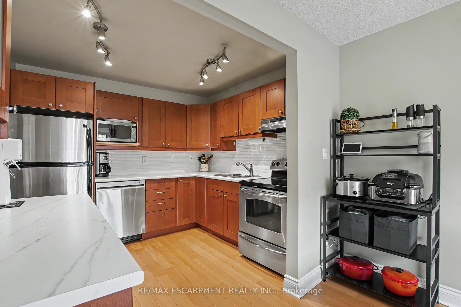 Photo 9 of Unit 4, 661 Francis Road, Burlington, LaSalle — HOMEH