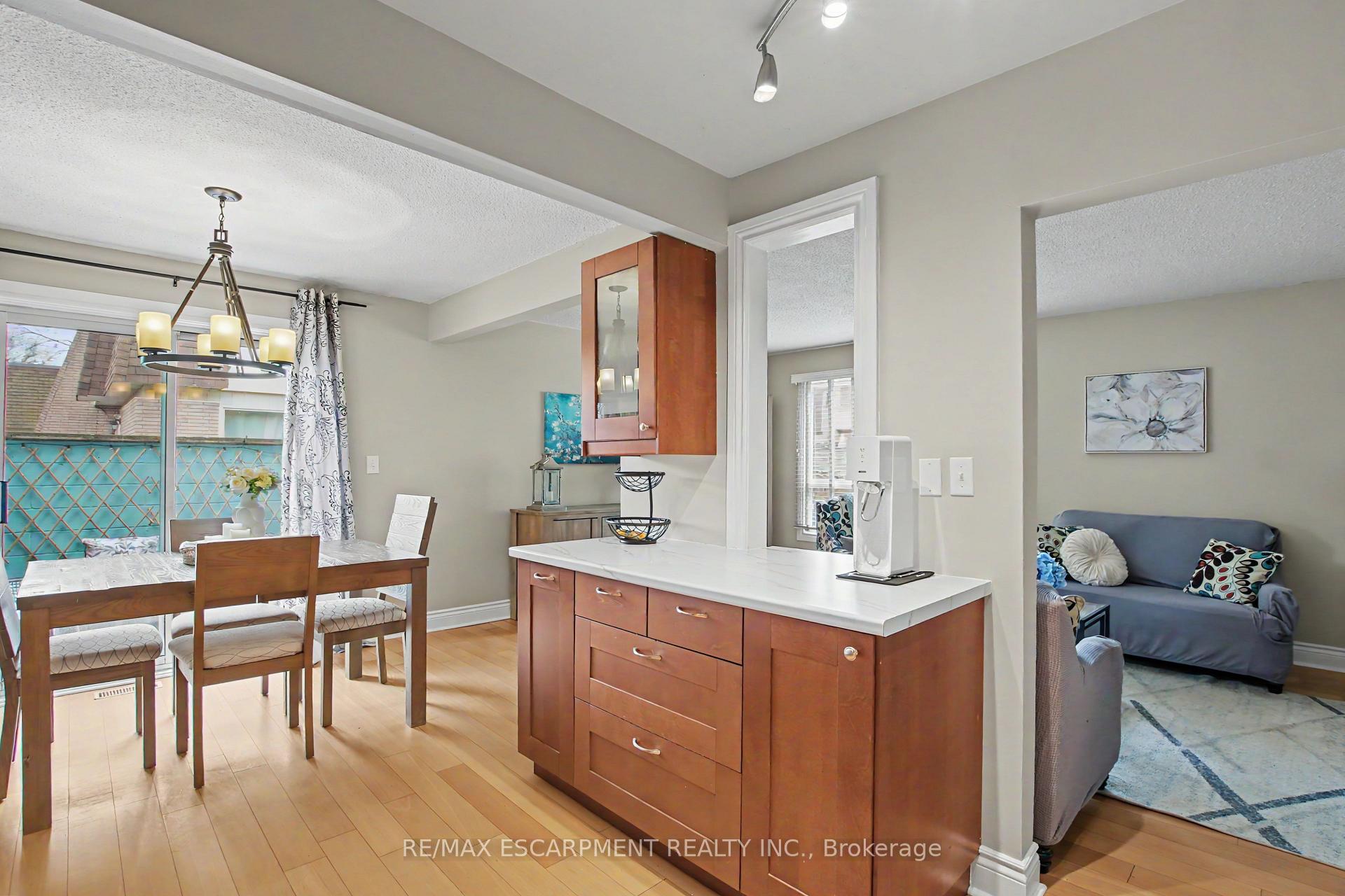 Photo 10 of Unit 4, 661 Francis Road, Burlington, LaSalle — HOMEH