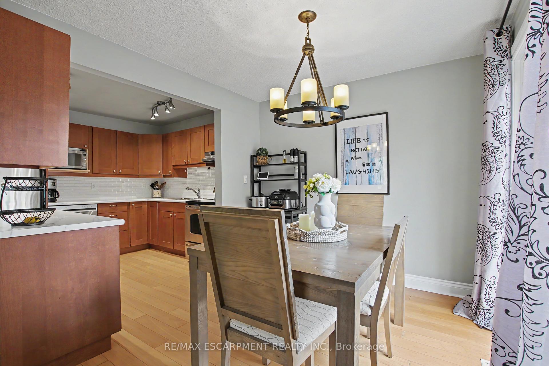 Photo 12 of Unit 4, 661 Francis Road, Burlington, LaSalle — HOMEH