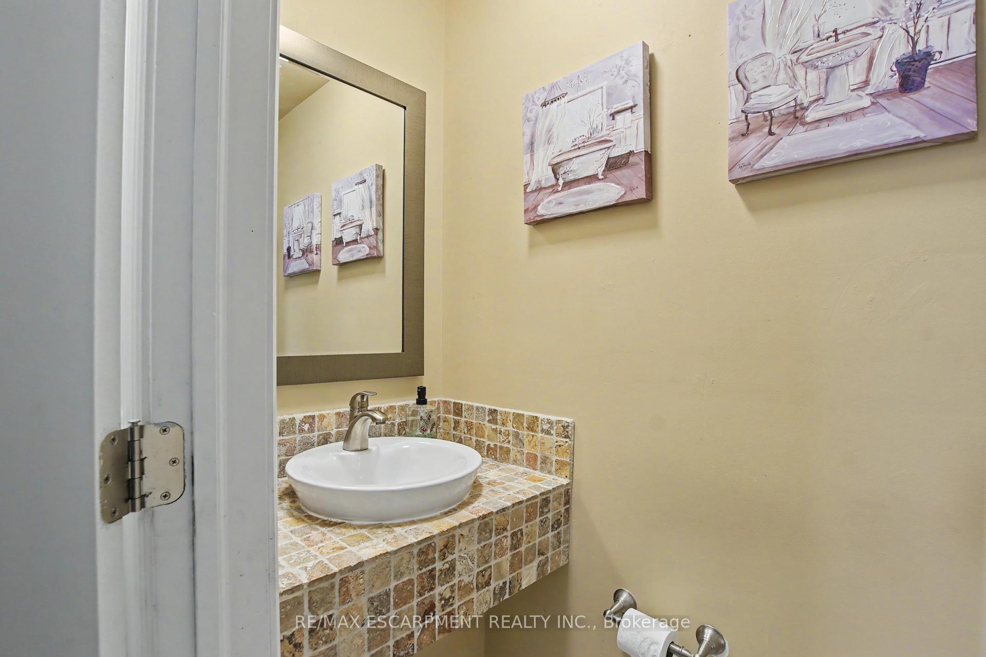 Photo 13 of Unit 4, 661 Francis Road, Burlington, LaSalle — HOMEH