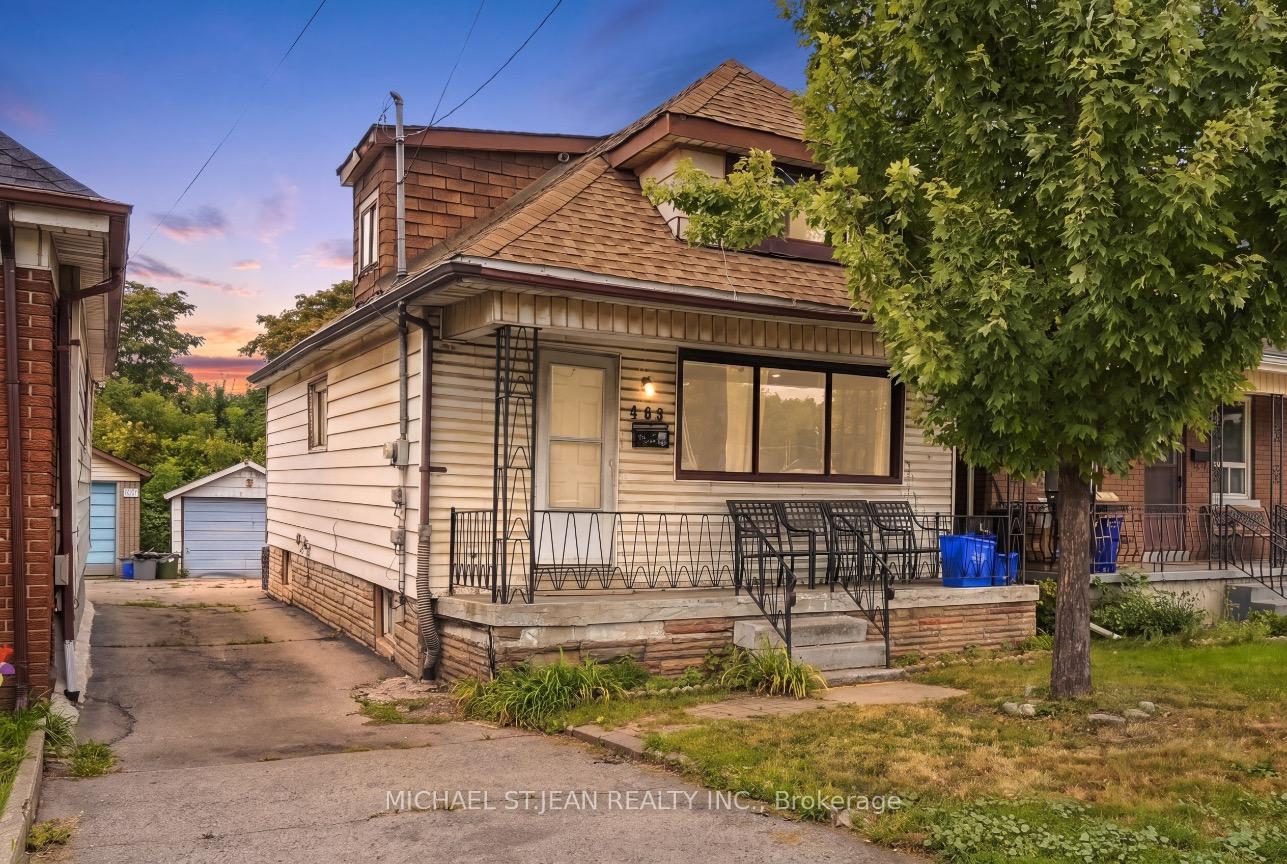 Photo of 463 Wellington Street N