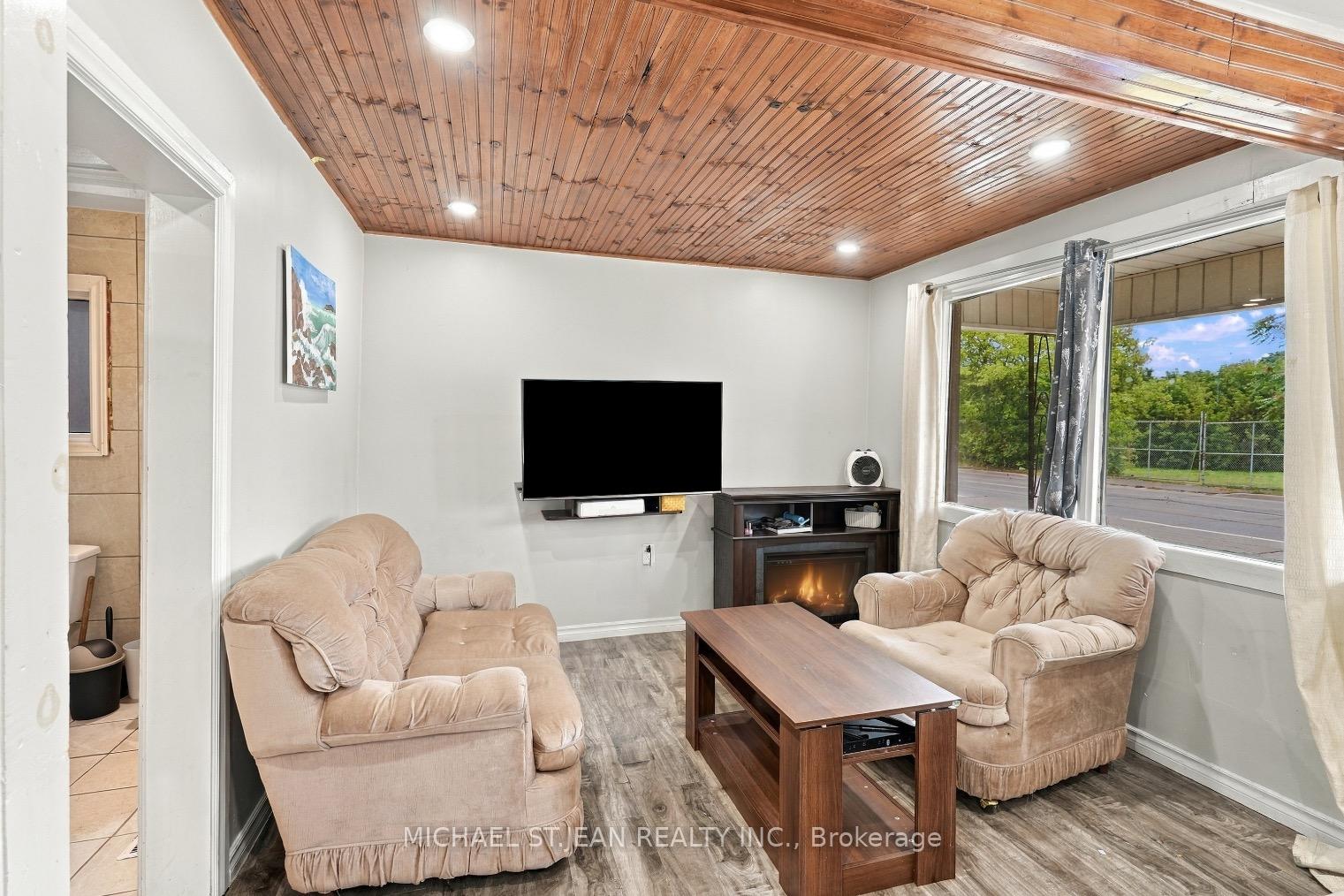 Photo 23 of 463 Wellington Street N, Hamilton, North End — HOMEH