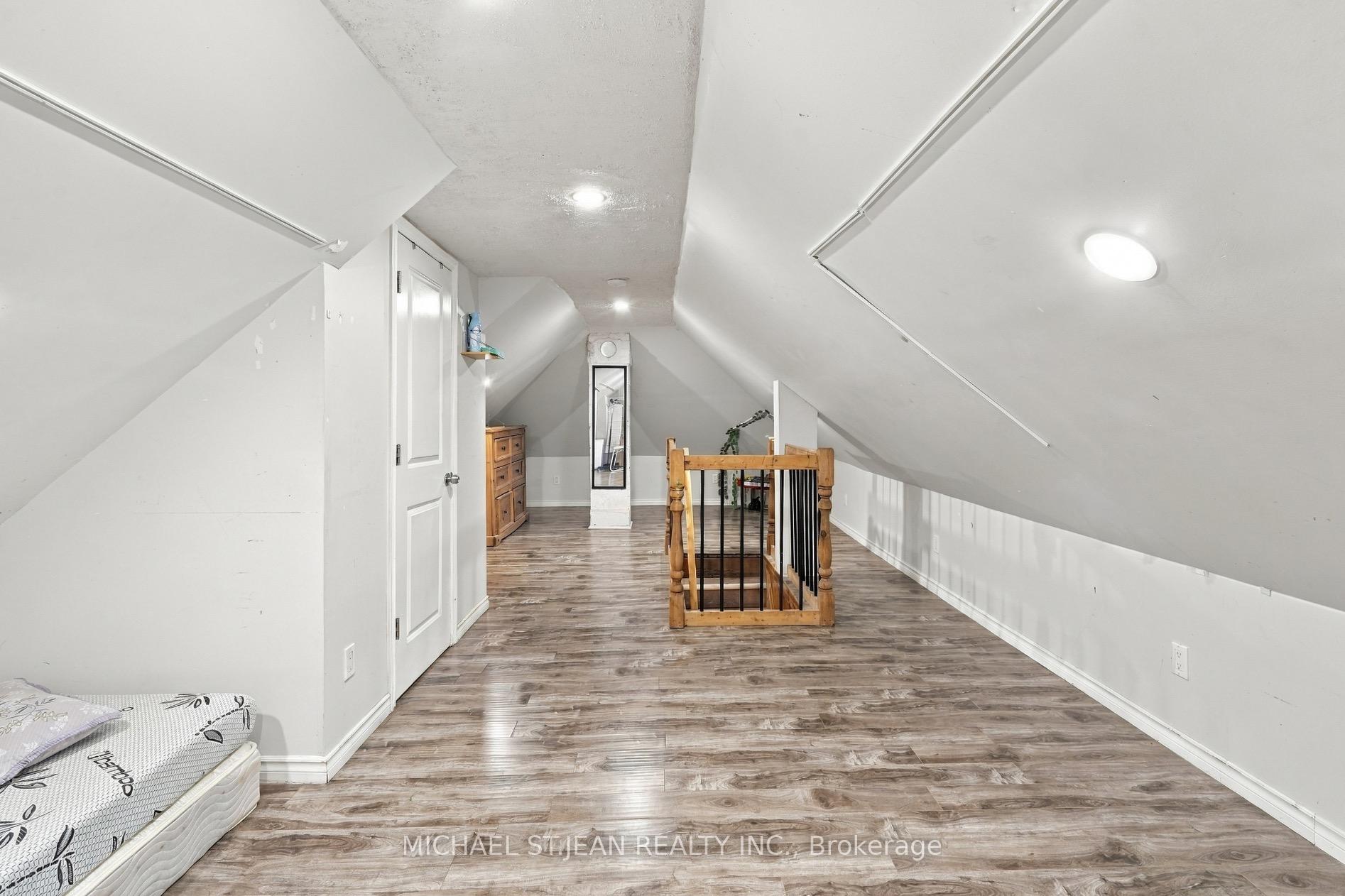 Photo 37 of 463 Wellington Street N, Hamilton, North End — HOMEH