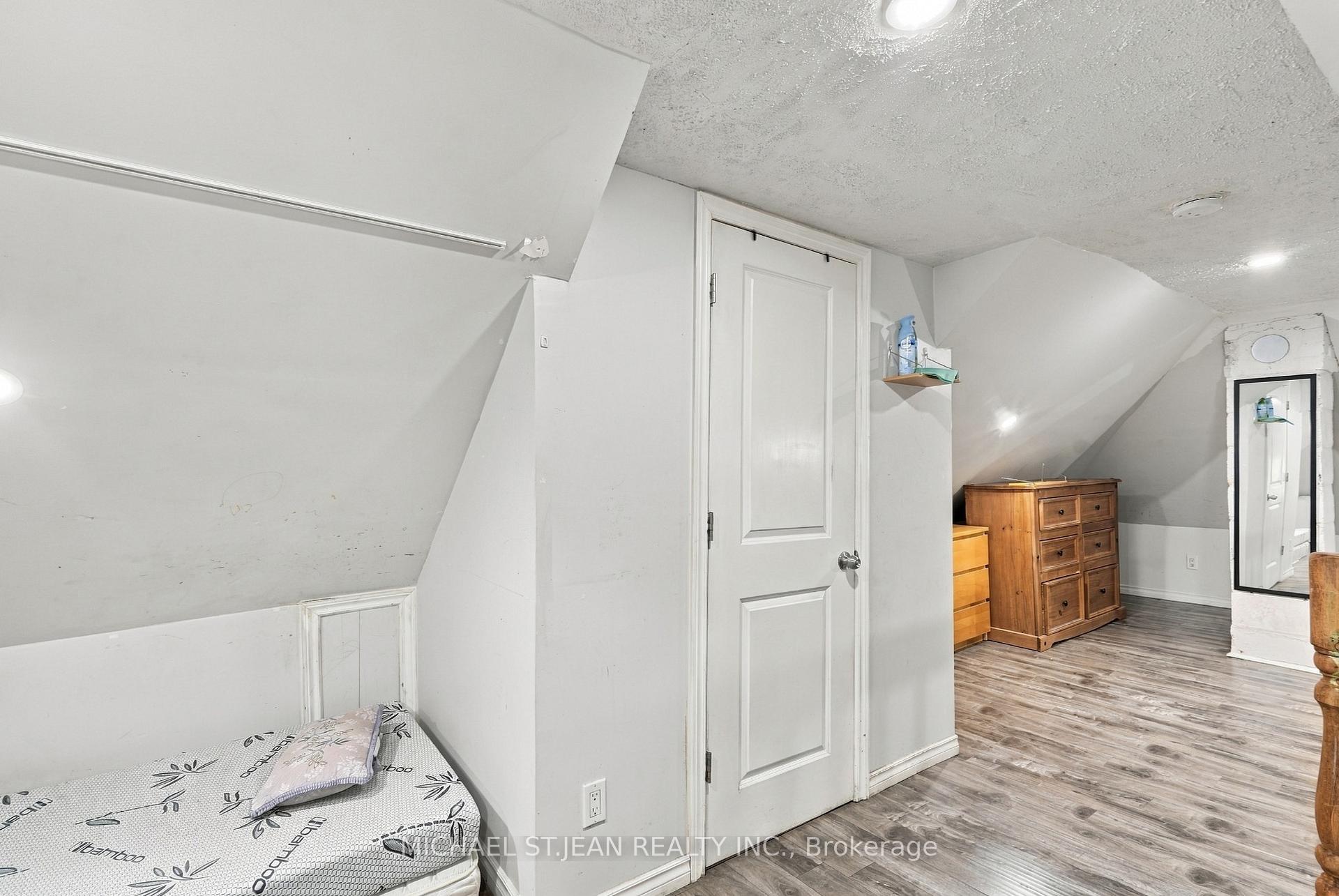 Photo 38 of 463 Wellington Street N, Hamilton, North End — HOMEH