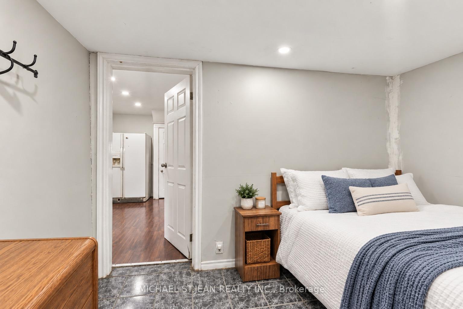Photo 18 of 463 Wellington Street N, Hamilton, North End — HOMEH