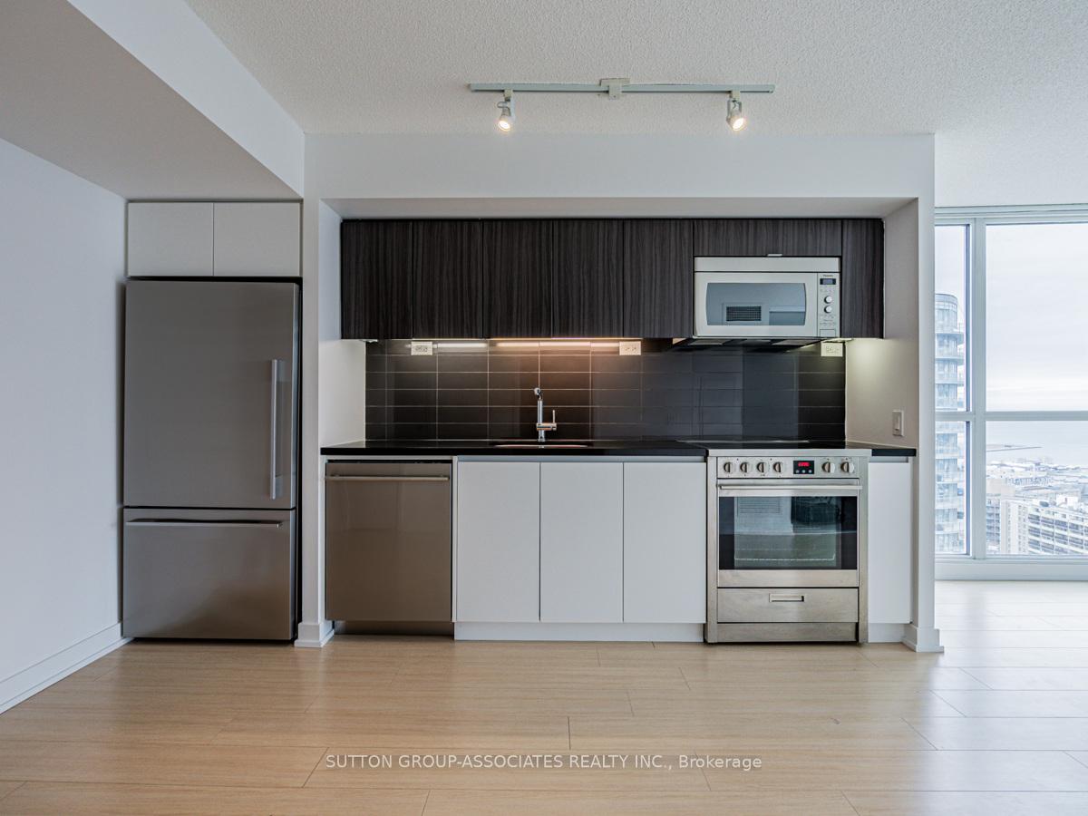 Photo 3 of Unit 2808, 75 Queens Wharf Road, Toronto, Waterfront Communities — HOMEH