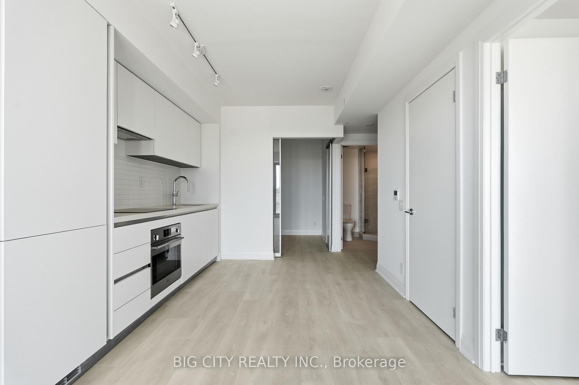 Photo 6 of Unit 811, 25 Frederick Todd Way, Toronto, Thorncliffe Park — HOMEH
