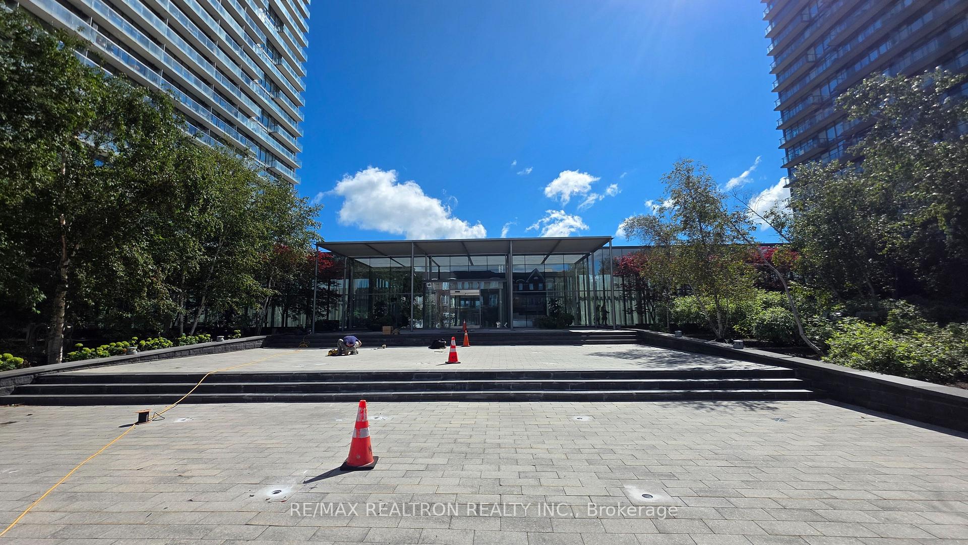 Photo 3 of Unit 607, 105 The Queensway Avenue, Toronto, High Park-Swansea — HOMEH