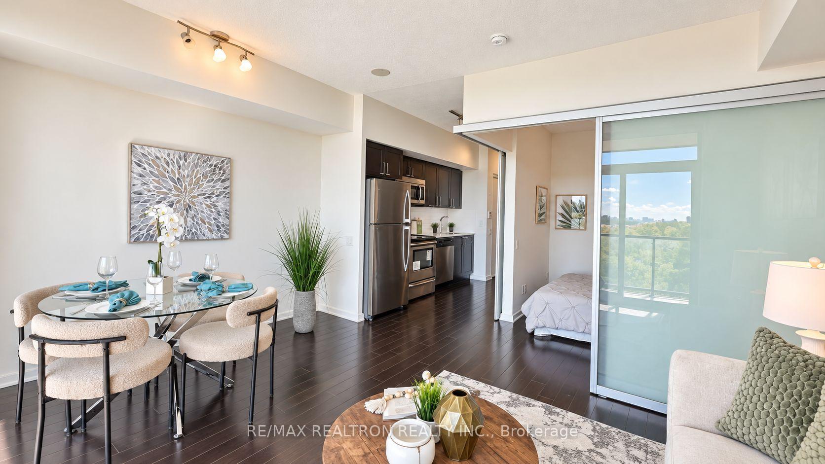 Photo 10 of Unit 607, 105 The Queensway Avenue, Toronto, High Park-Swansea — HOMEH