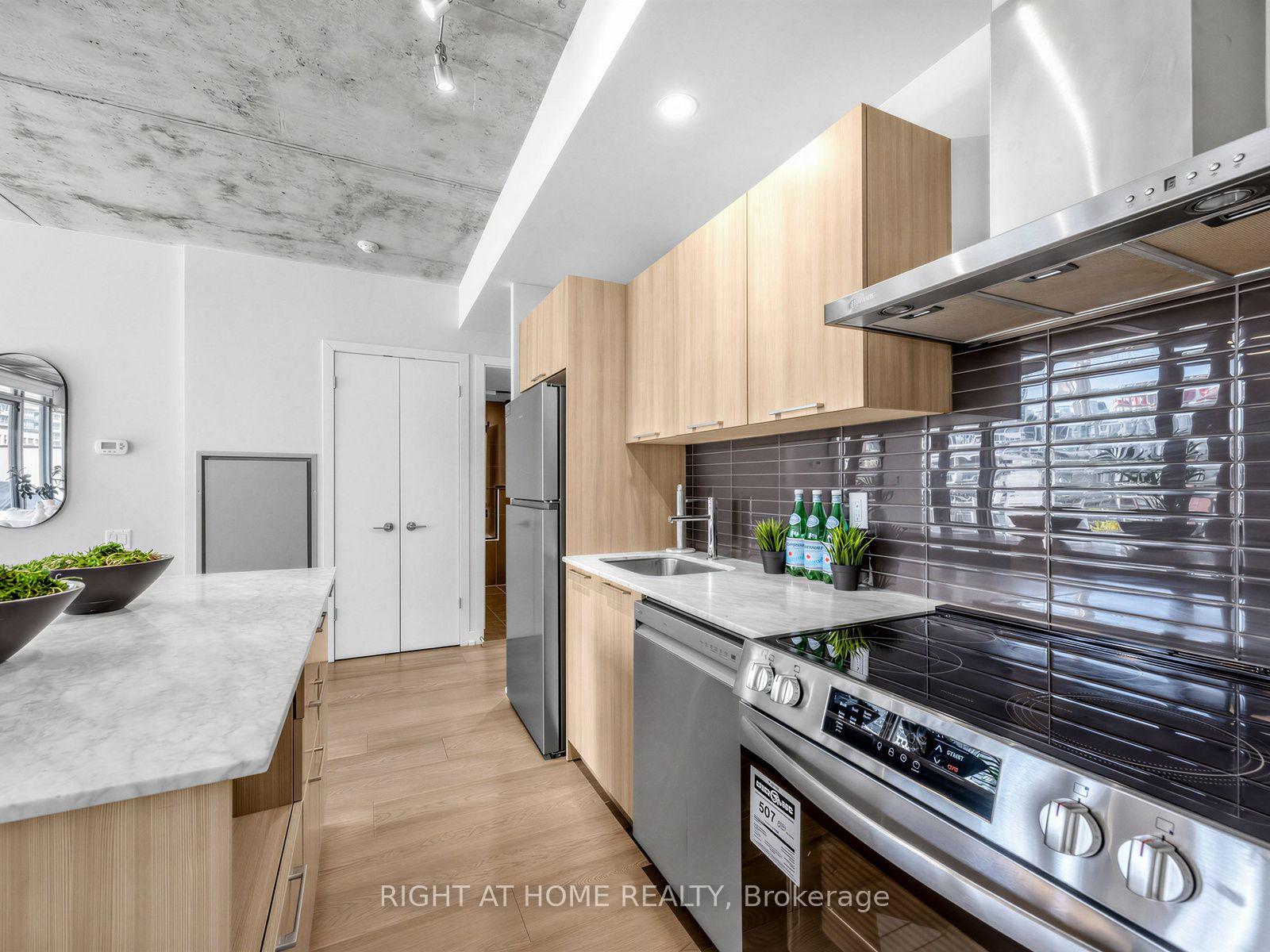 Photo 43 of Unit 708, 650 King Street West, Toronto, Waterfront Communities — HOMEH