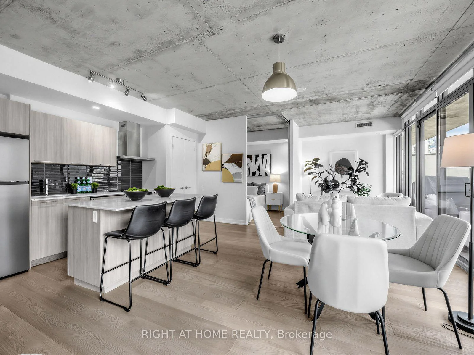 Photo 6 of Unit 708, 650 King Street West, Toronto, Waterfront Communities — HOMEH