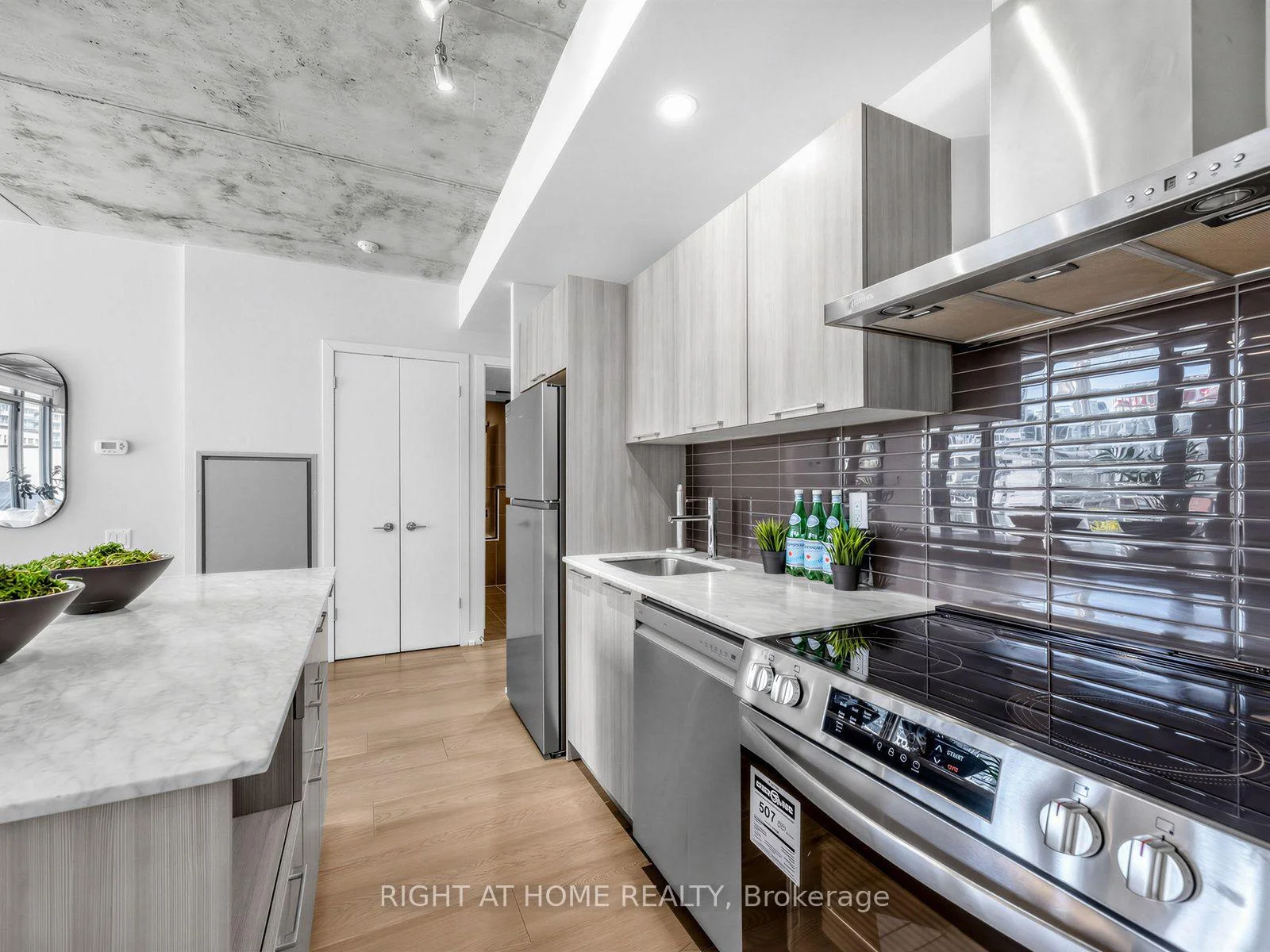 Photo 15 of Unit 708, 650 King Street West, Toronto, Waterfront Communities — HOMEH