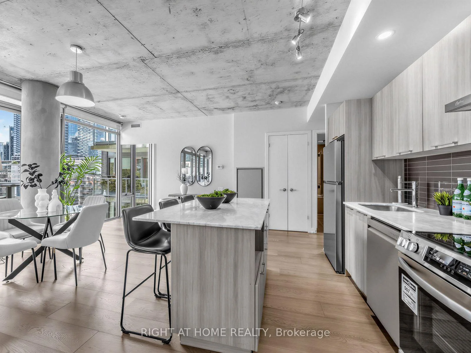 Photo 45 of Unit 708, 650 King Street West, Toronto, Waterfront Communities — HOMEH