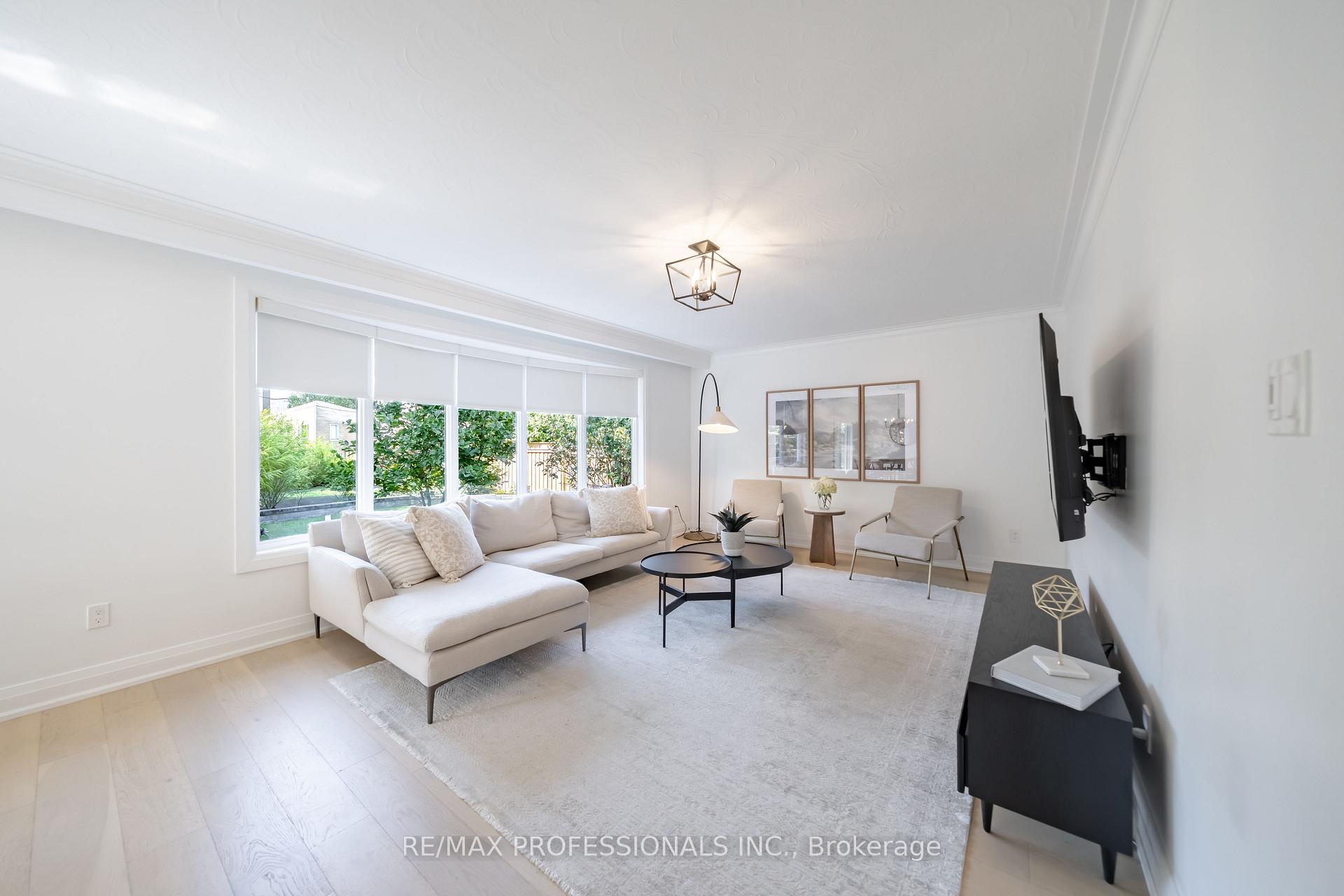 Photo 6 of 103 West Dean Park Drive, Etobicoke, Eringate-Centennial-West Deane — HOMEH