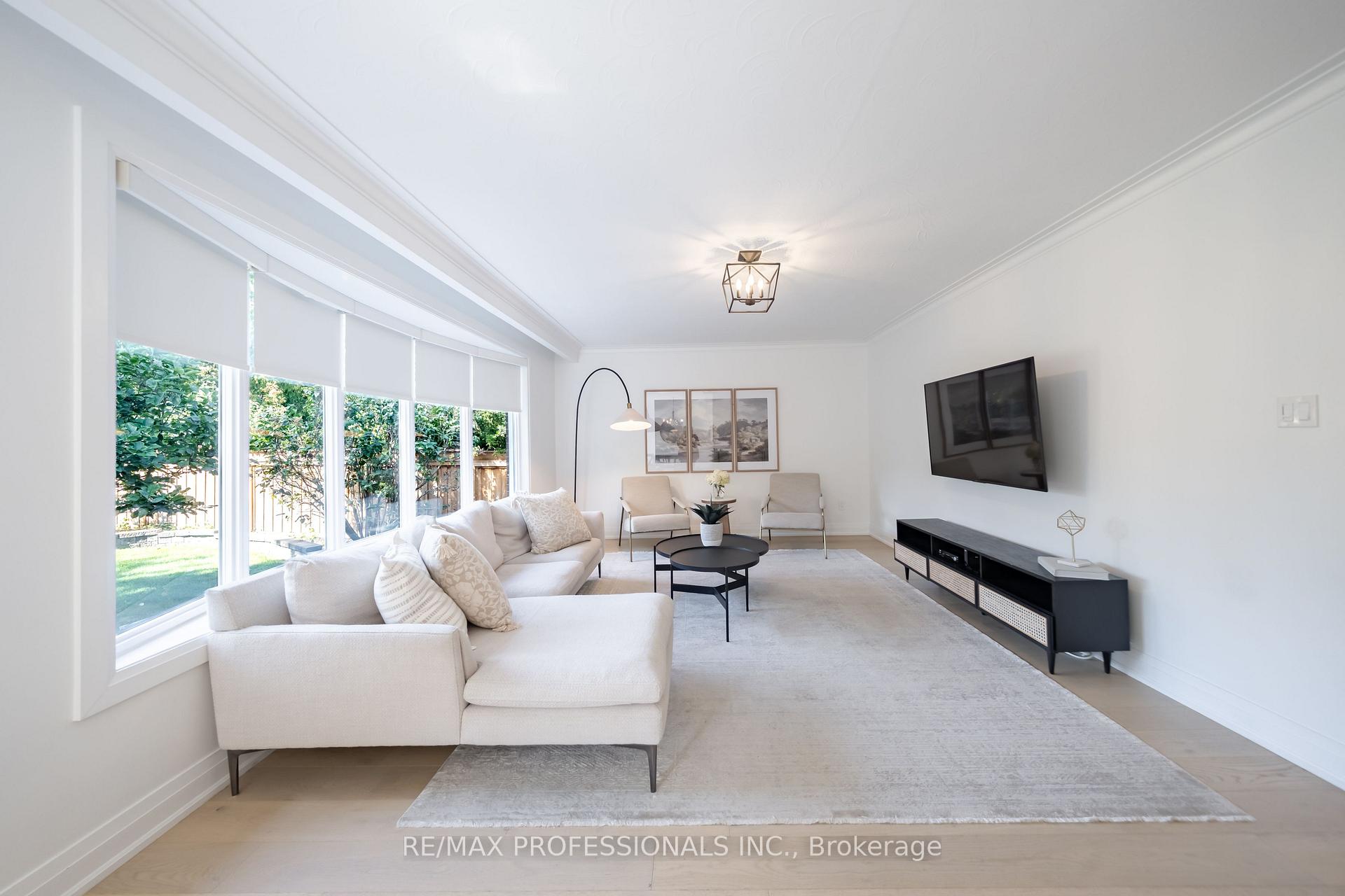 Photo 7 of 103 West Dean Park Drive, Etobicoke, Eringate-Centennial-West Deane — HOMEH