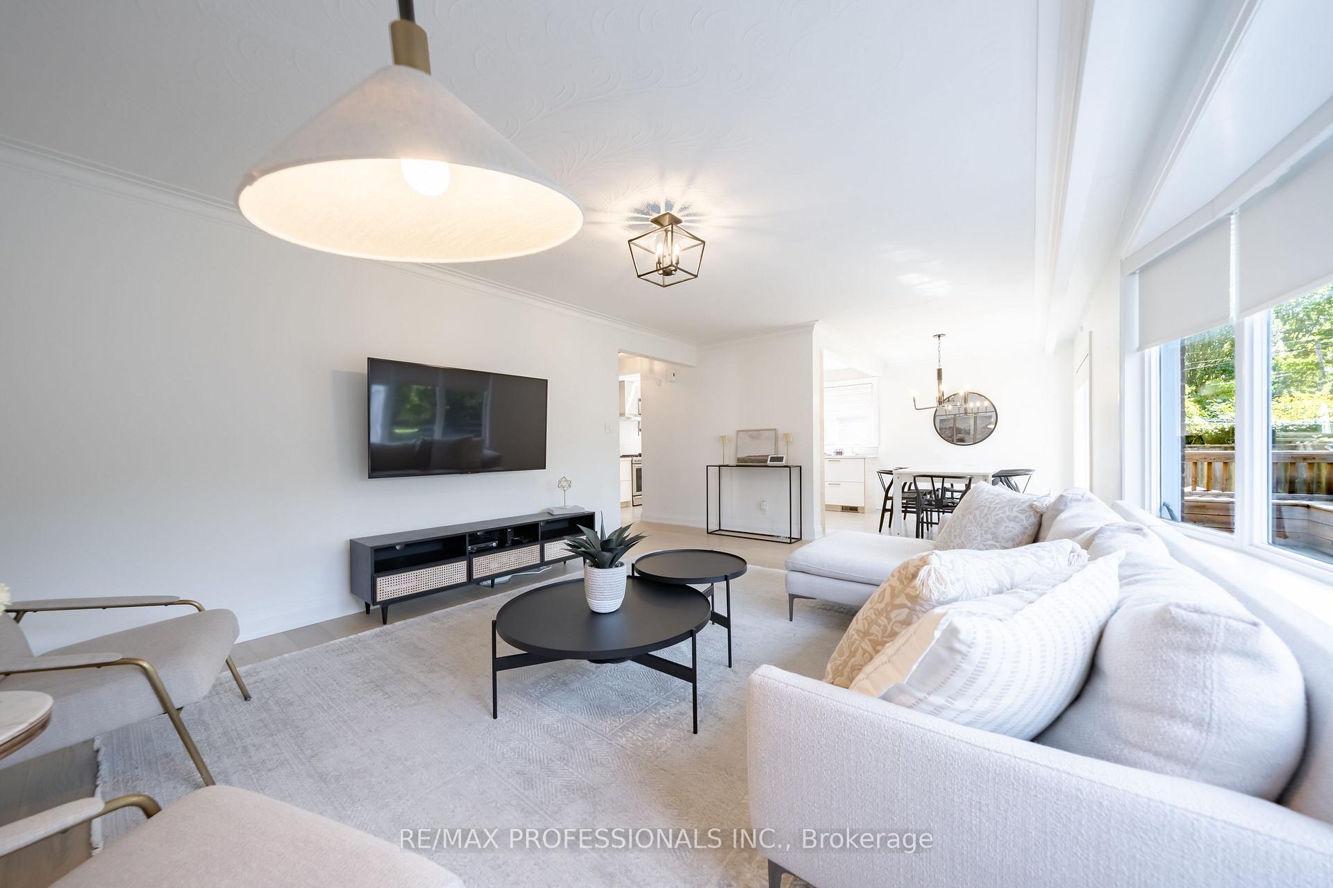 Photo 9 of 103 West Dean Park Drive, Etobicoke, Eringate-Centennial-West Deane — HOMEH