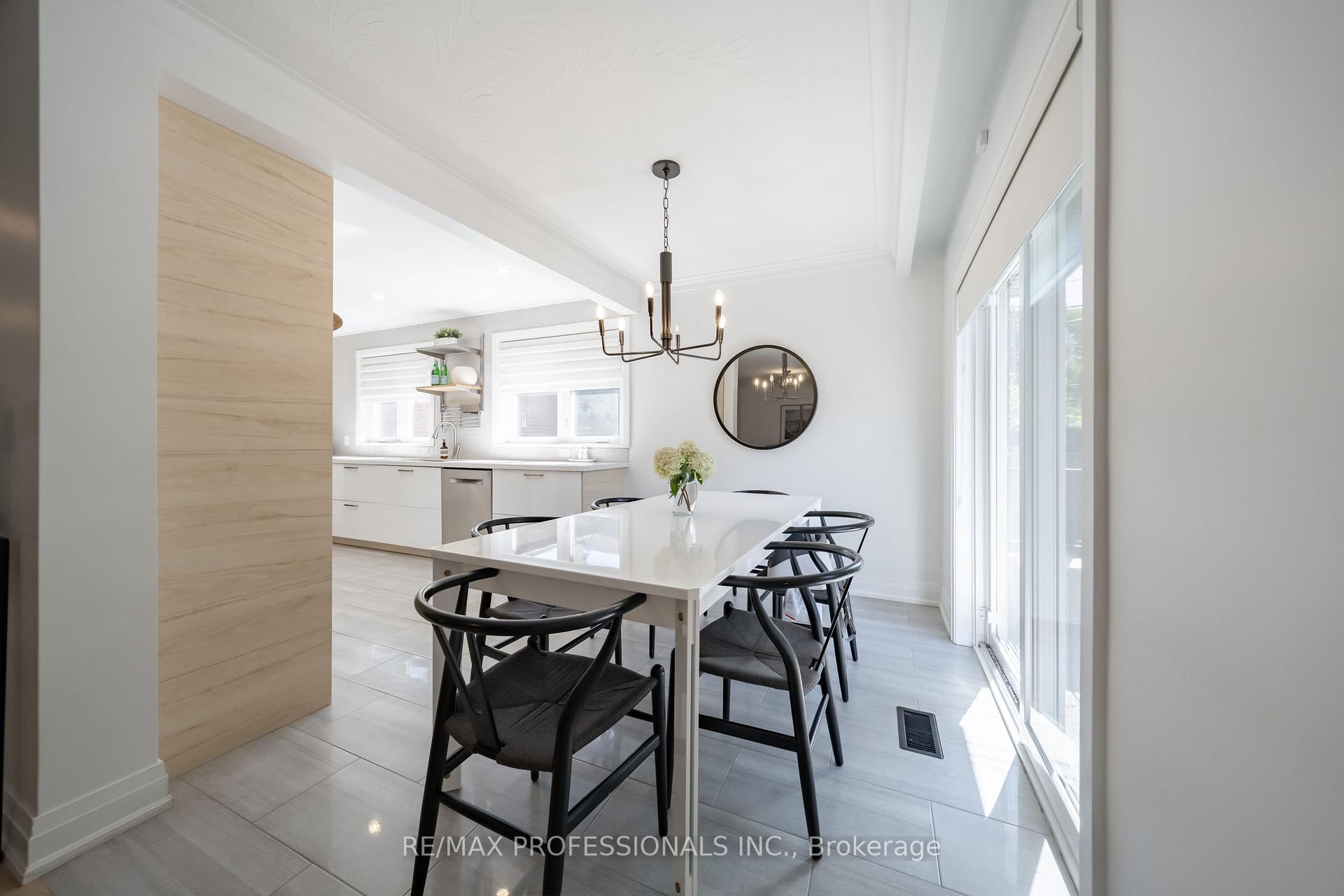 Photo 11 of 103 West Dean Park Drive, Etobicoke, Eringate-Centennial-West Deane — HOMEH