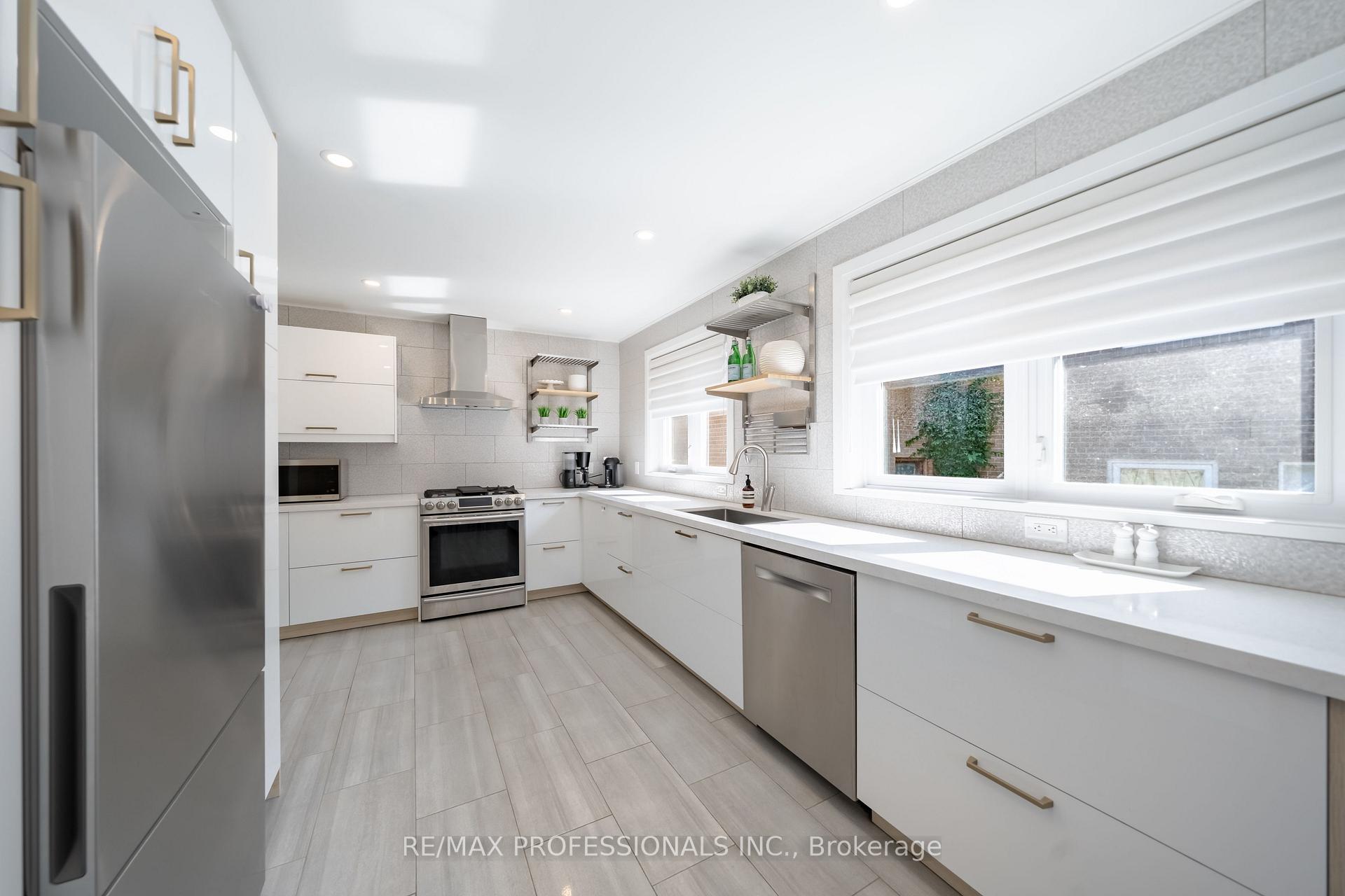 Photo 12 of 103 West Dean Park Drive, Etobicoke, Eringate-Centennial-West Deane — HOMEH