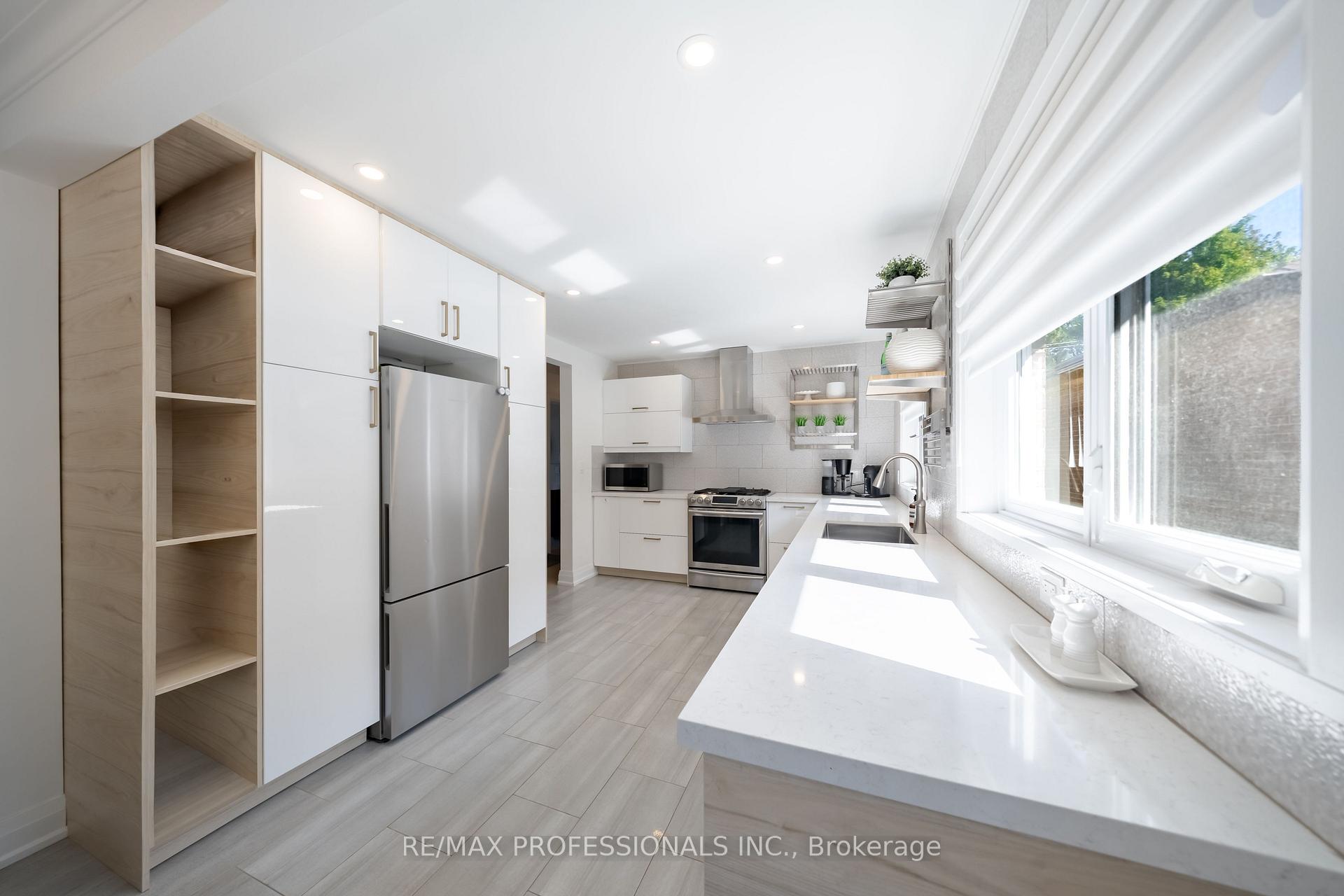 Photo 13 of 103 West Dean Park Drive, Etobicoke, Eringate-Centennial-West Deane — HOMEH