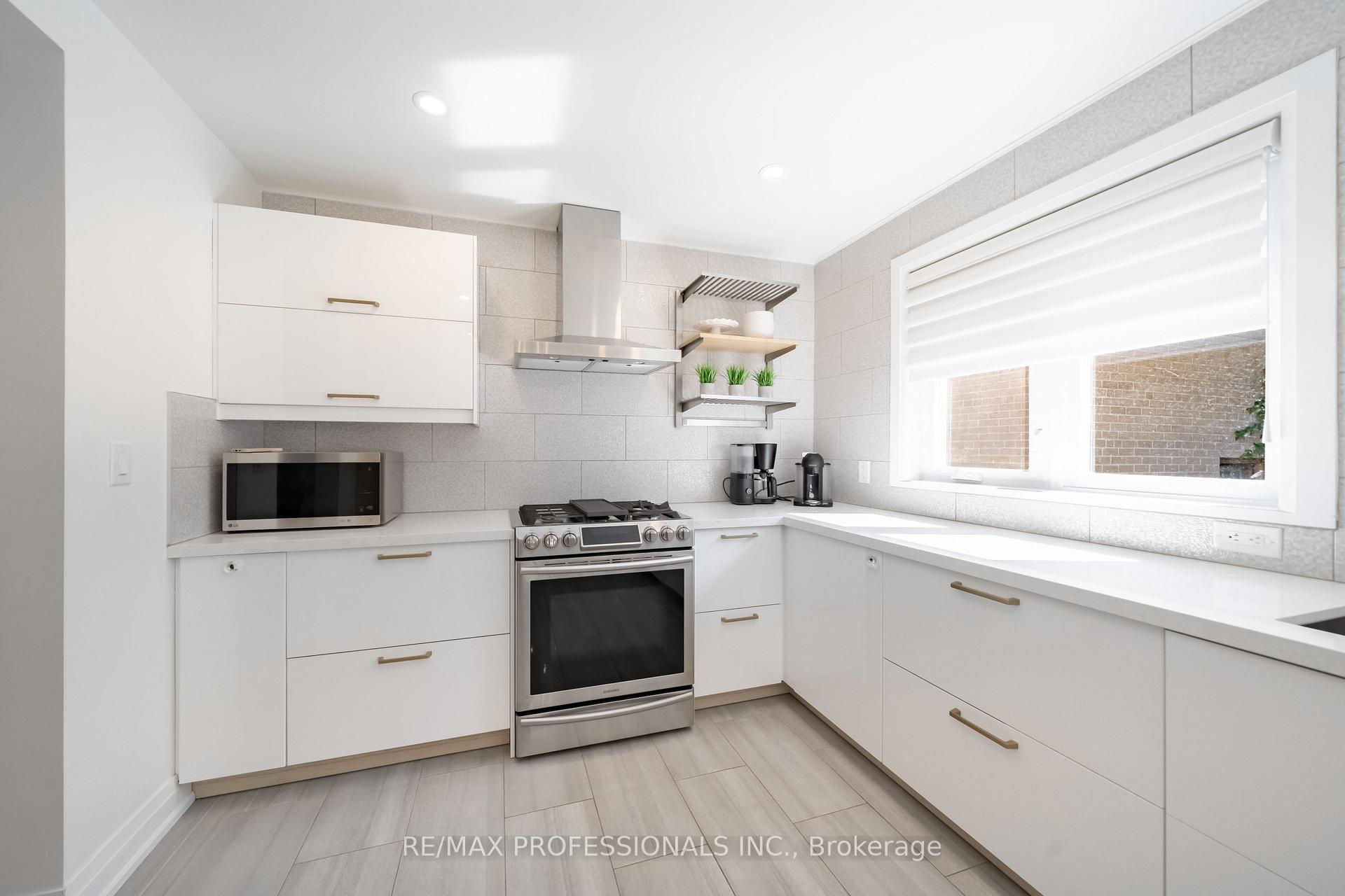 Photo 14 of 103 West Dean Park Drive, Etobicoke, Eringate-Centennial-West Deane — HOMEH