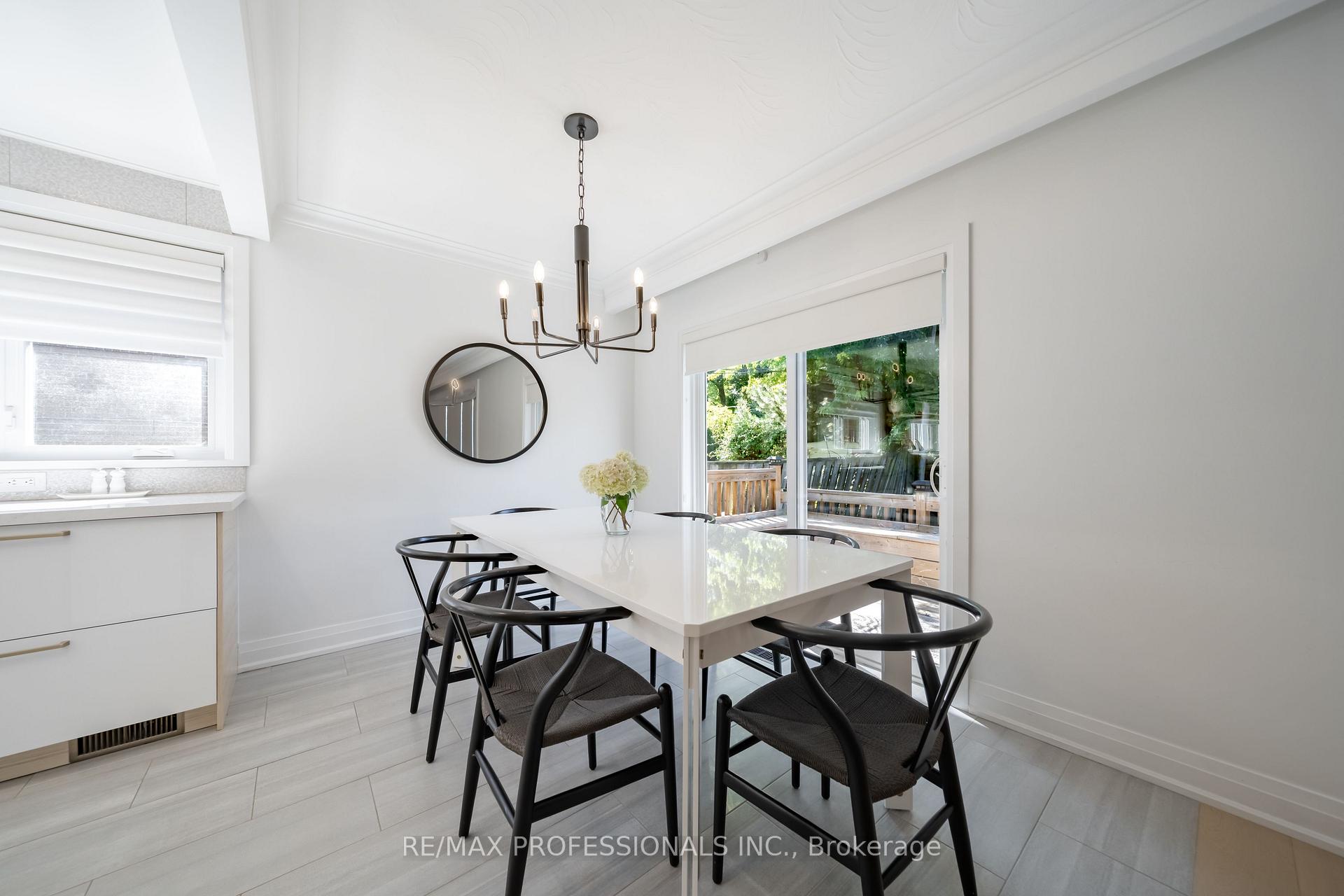 Photo 17 of 103 West Dean Park Drive, Etobicoke, Eringate-Centennial-West Deane — HOMEH