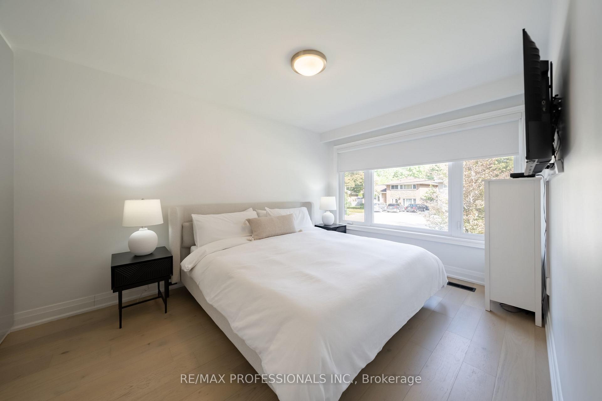 Photo 18 of 103 West Dean Park Drive, Etobicoke, Eringate-Centennial-West Deane — HOMEH