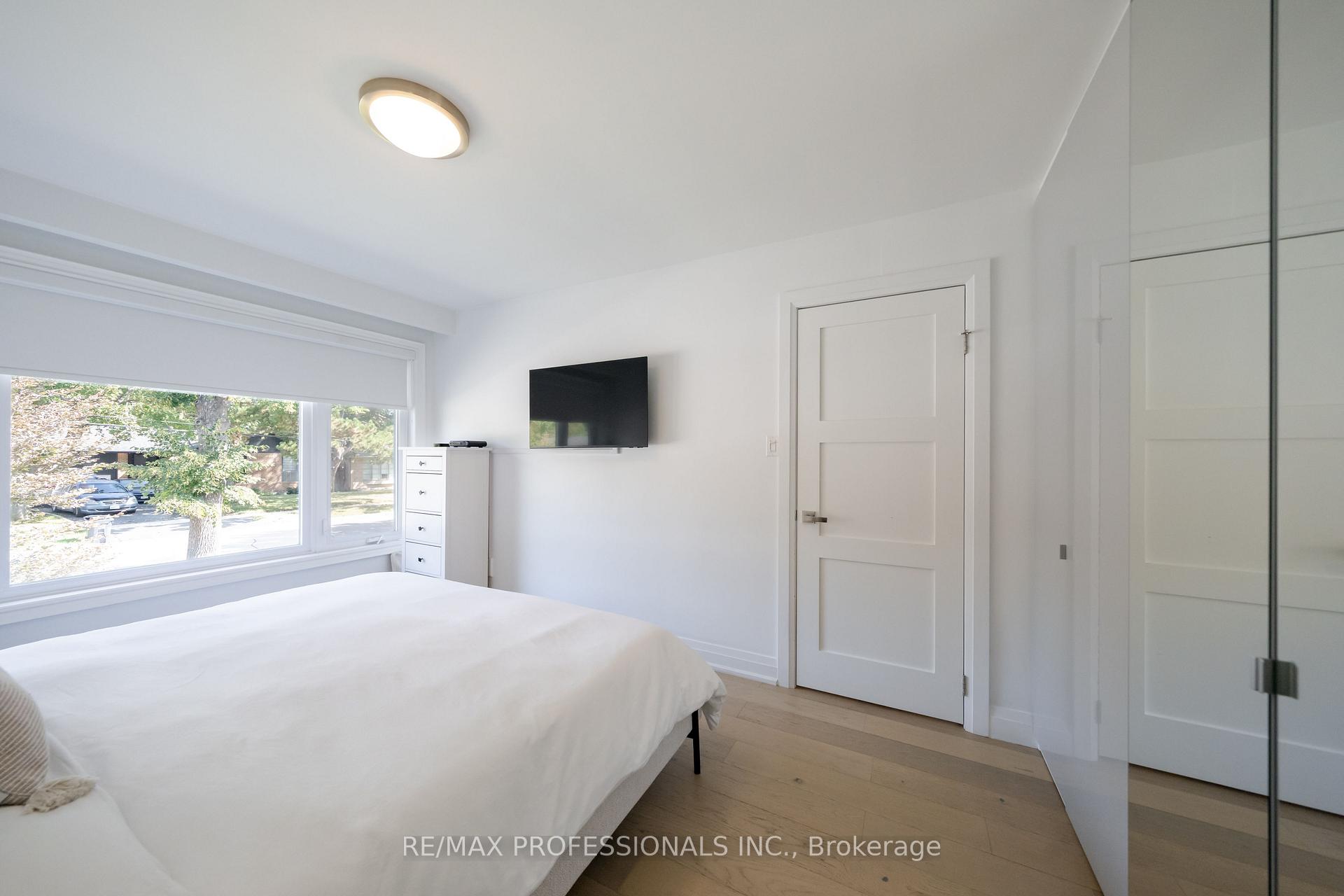 Photo 19 of 103 West Dean Park Drive, Etobicoke, Eringate-Centennial-West Deane — HOMEH