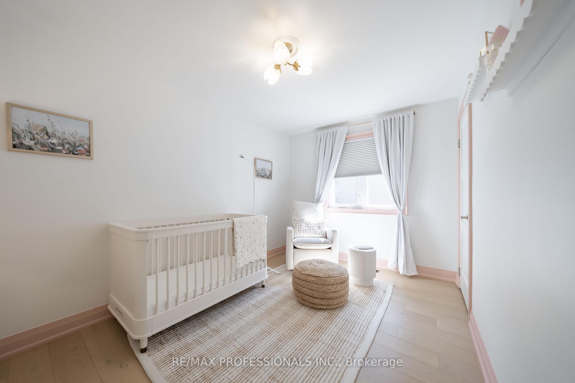 Photo 23 of 103 West Dean Park Drive, Etobicoke, Eringate-Centennial-West Deane — HOMEH