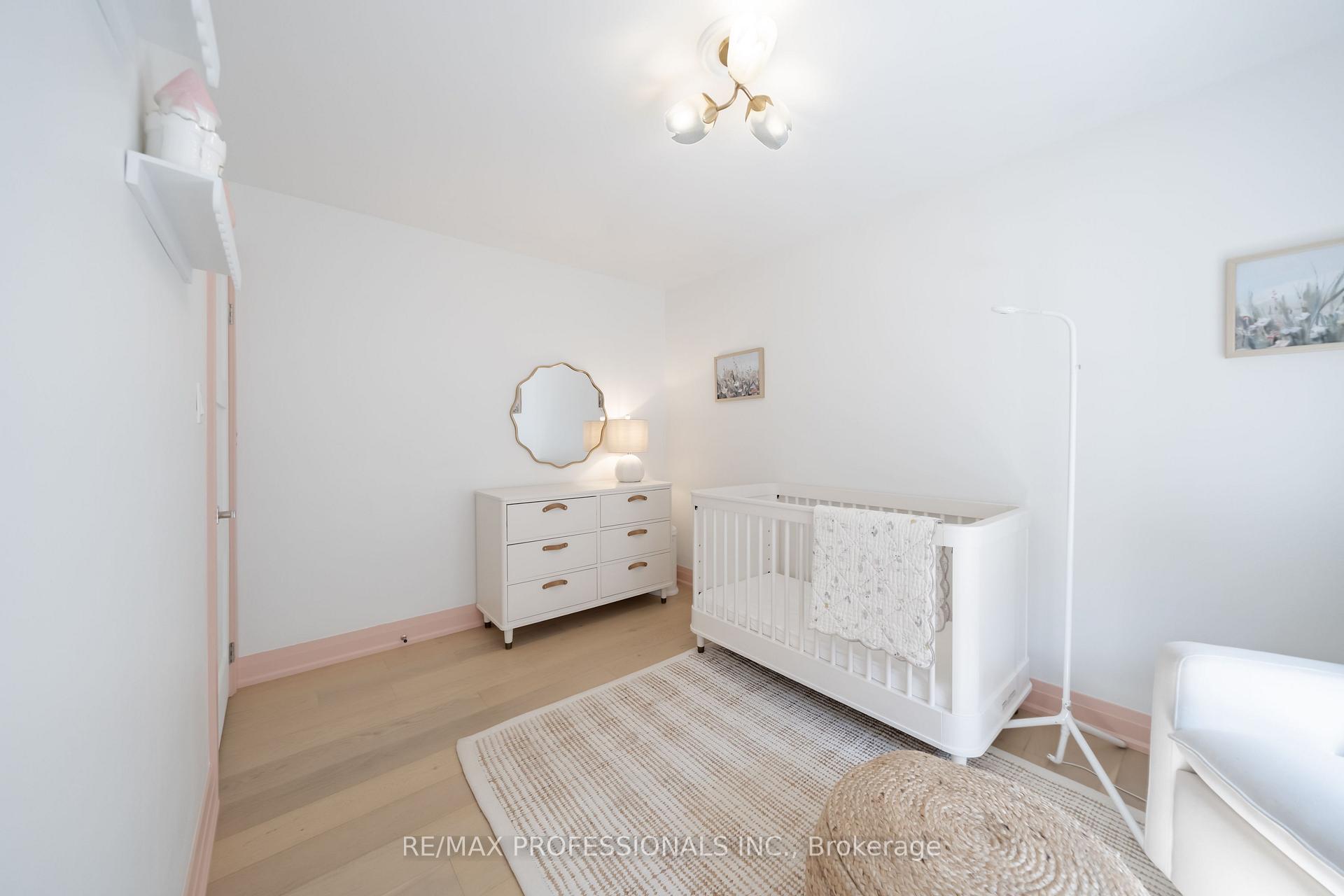 Photo 24 of 103 West Dean Park Drive, Etobicoke, Eringate-Centennial-West Deane — HOMEH