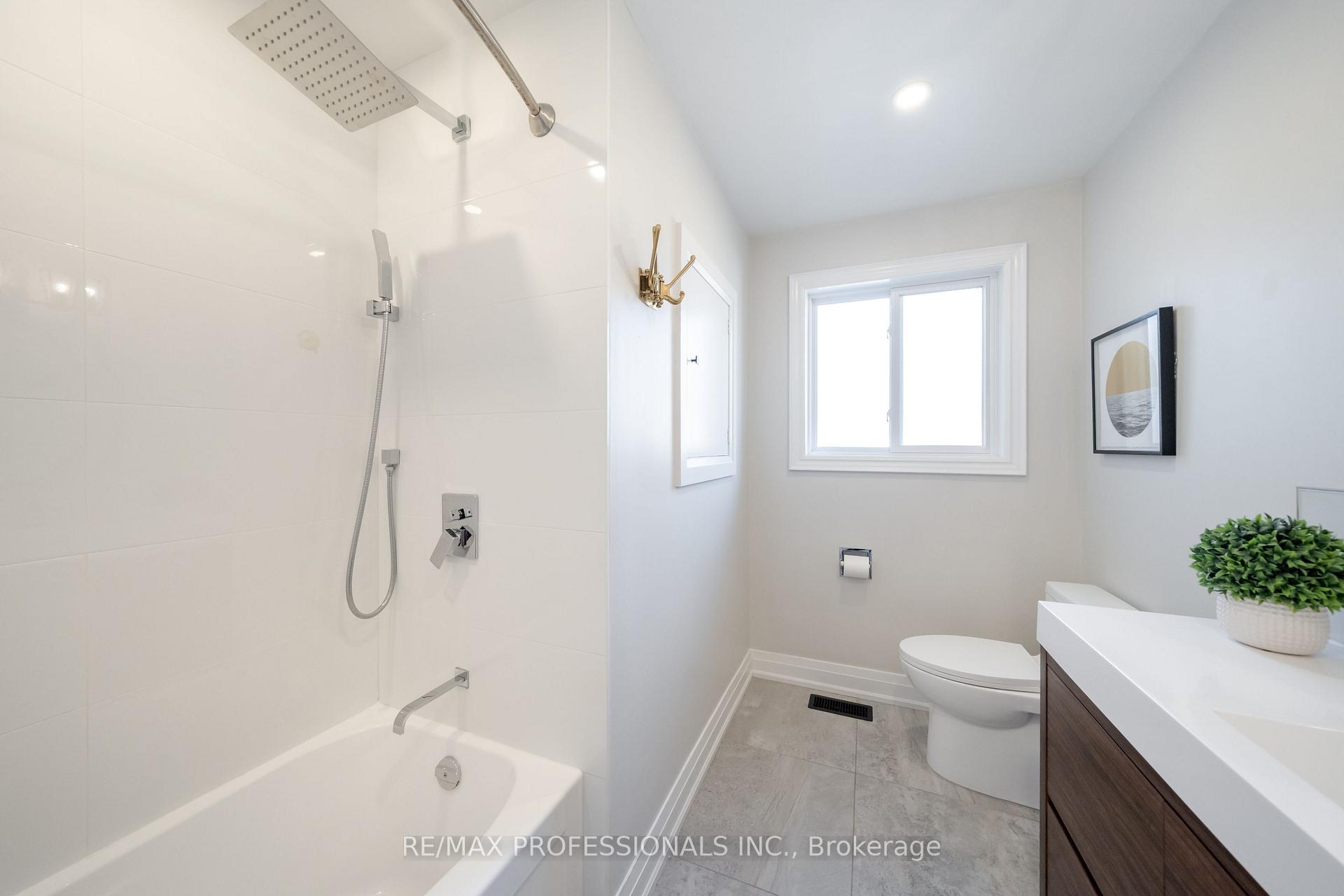 Photo 25 of 103 West Dean Park Drive, Etobicoke, Eringate-Centennial-West Deane — HOMEH