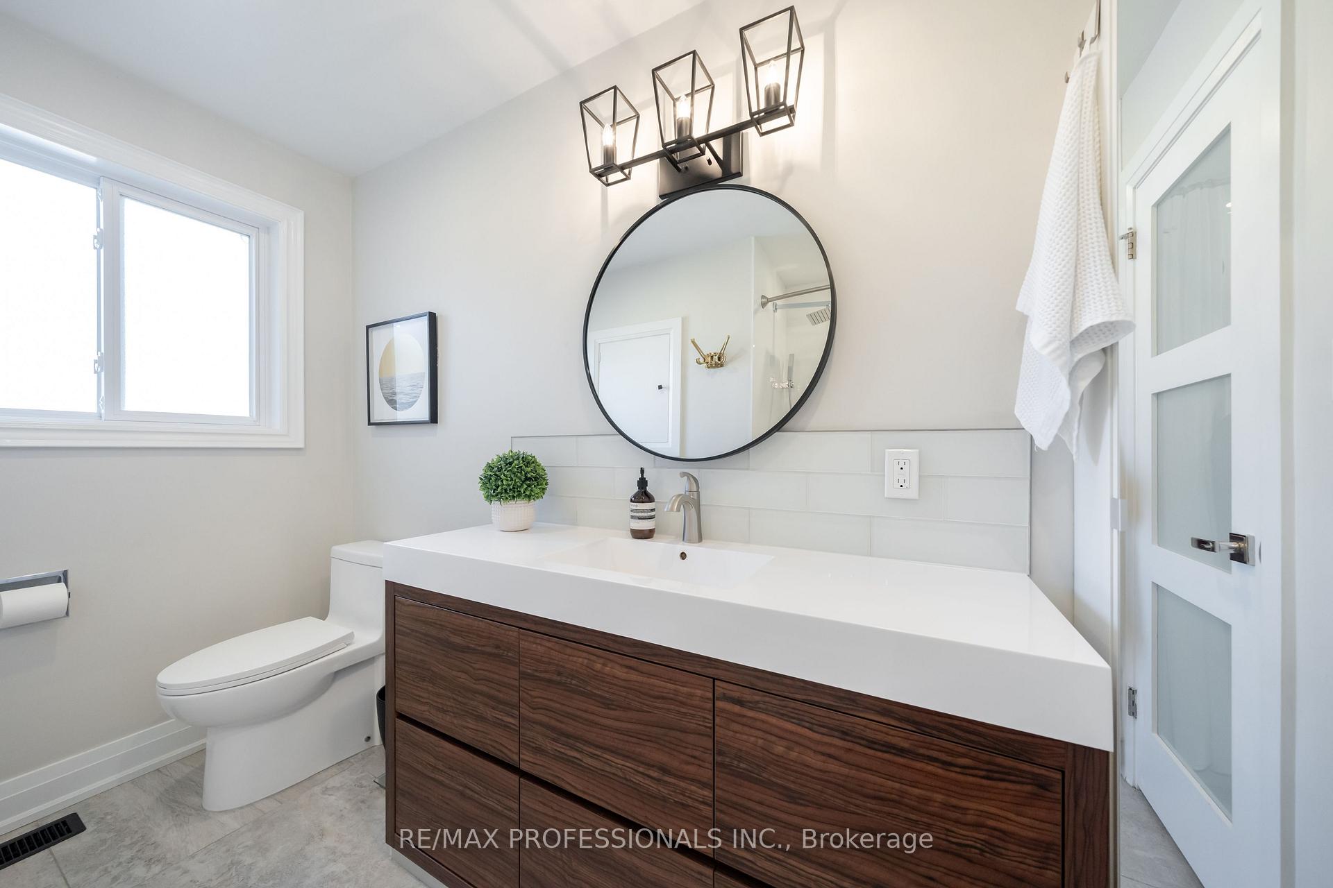 Photo 26 of 103 West Dean Park Drive, Etobicoke, Eringate-Centennial-West Deane — HOMEH