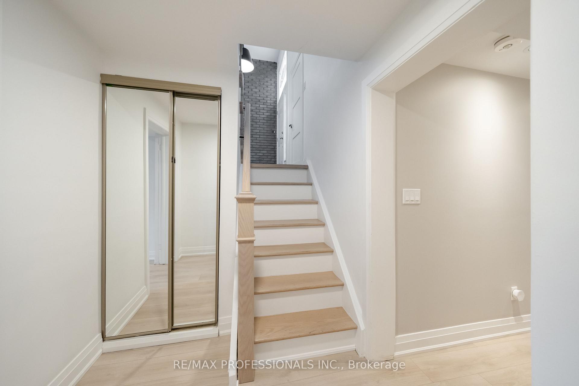 Photo 27 of 103 West Dean Park Drive, Etobicoke, Eringate-Centennial-West Deane — HOMEH