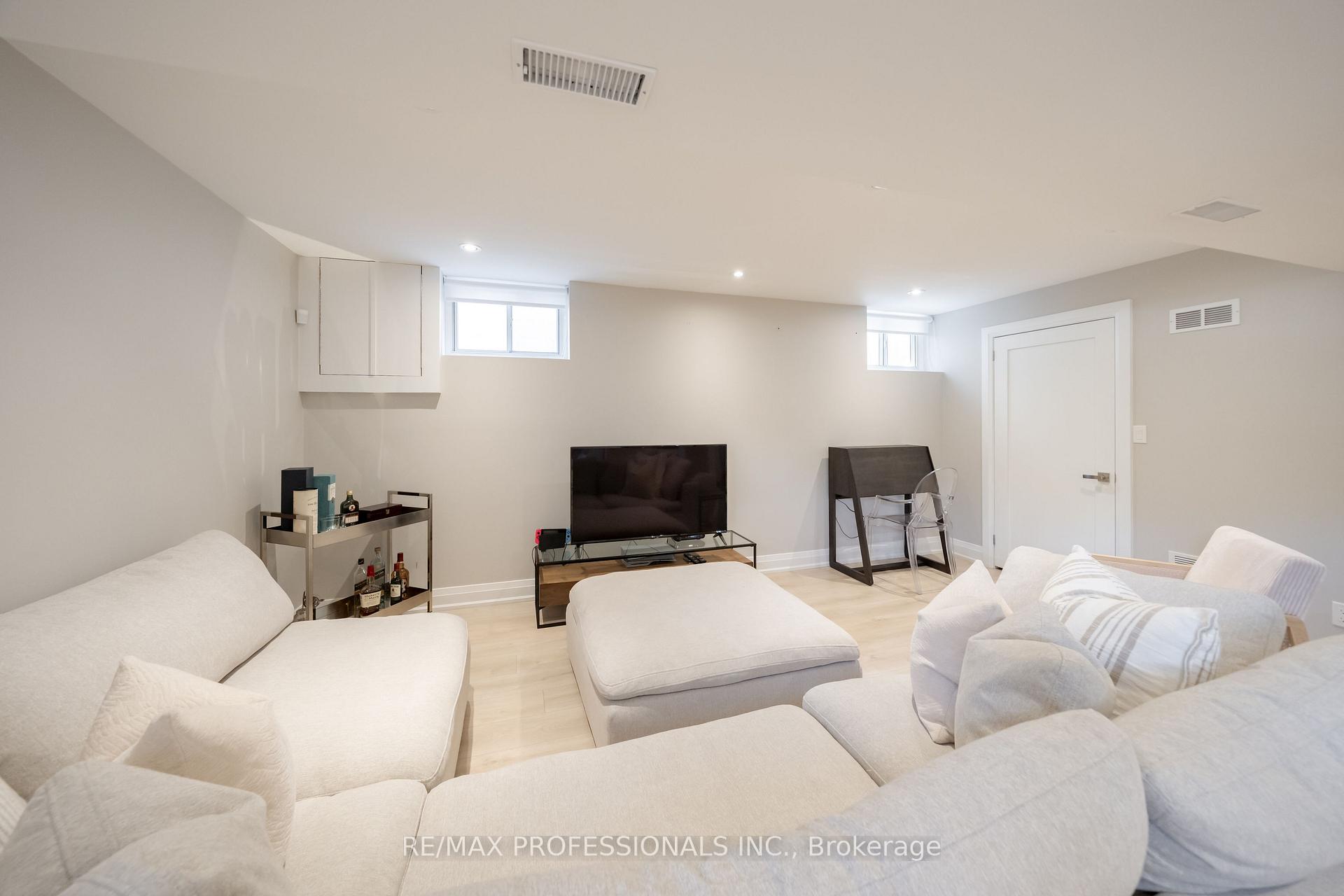 Photo 29 of 103 West Dean Park Drive, Etobicoke, Eringate-Centennial-West Deane — HOMEH