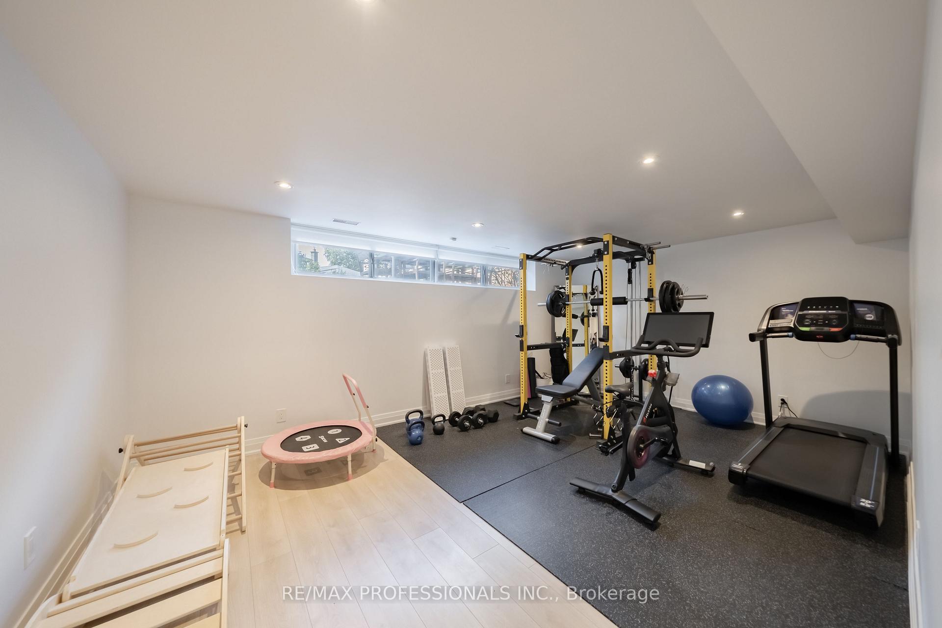Photo 33 of 103 West Dean Park Drive, Etobicoke, Eringate-Centennial-West Deane — HOMEH