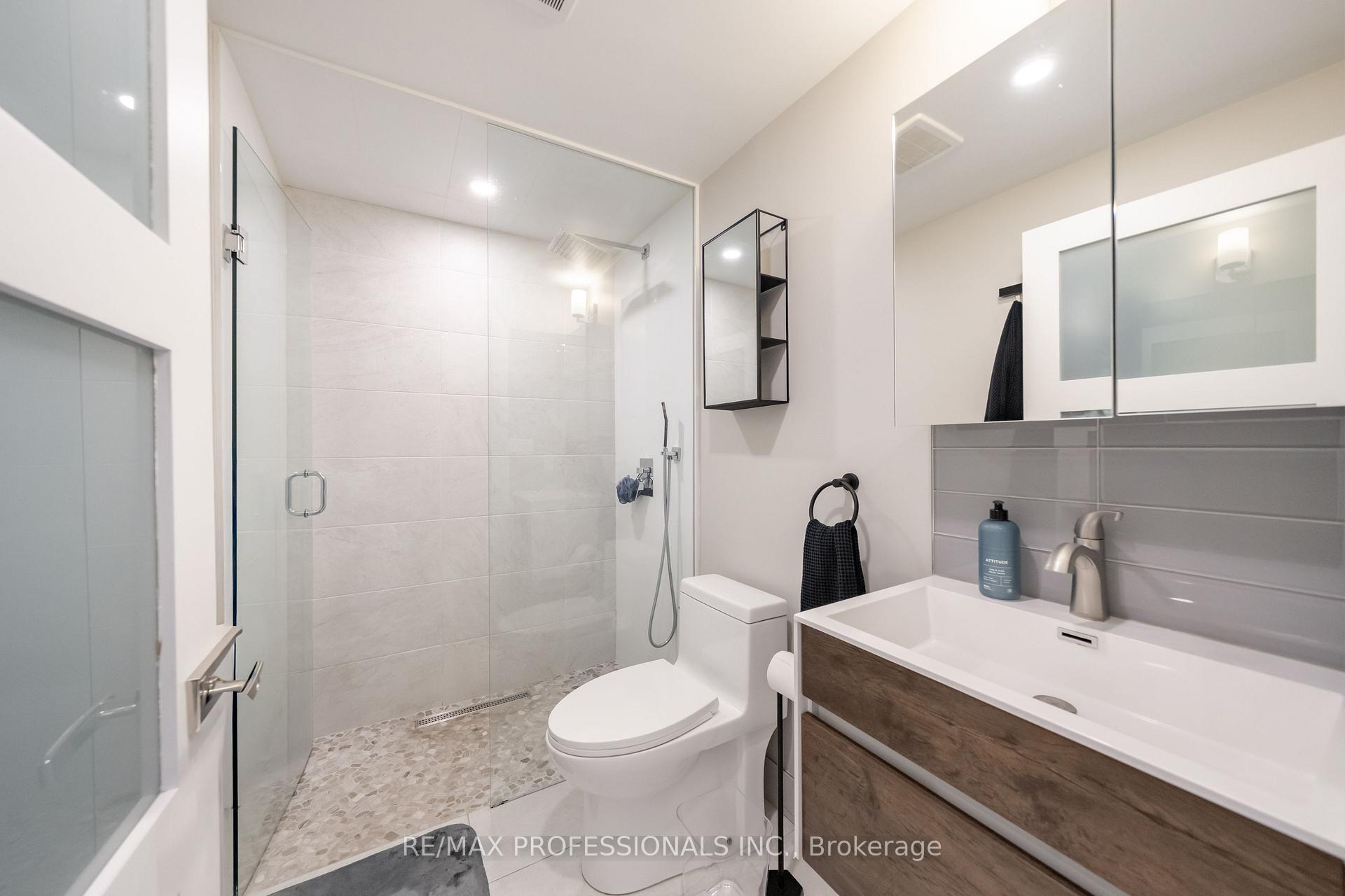 Photo 35 of 103 West Dean Park Drive, Etobicoke, Eringate-Centennial-West Deane — HOMEH