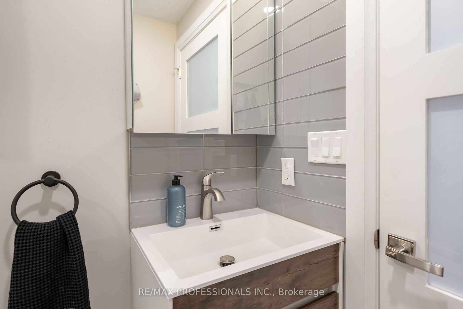 Photo 36 of 103 West Dean Park Drive, Etobicoke, Eringate-Centennial-West Deane — HOMEH