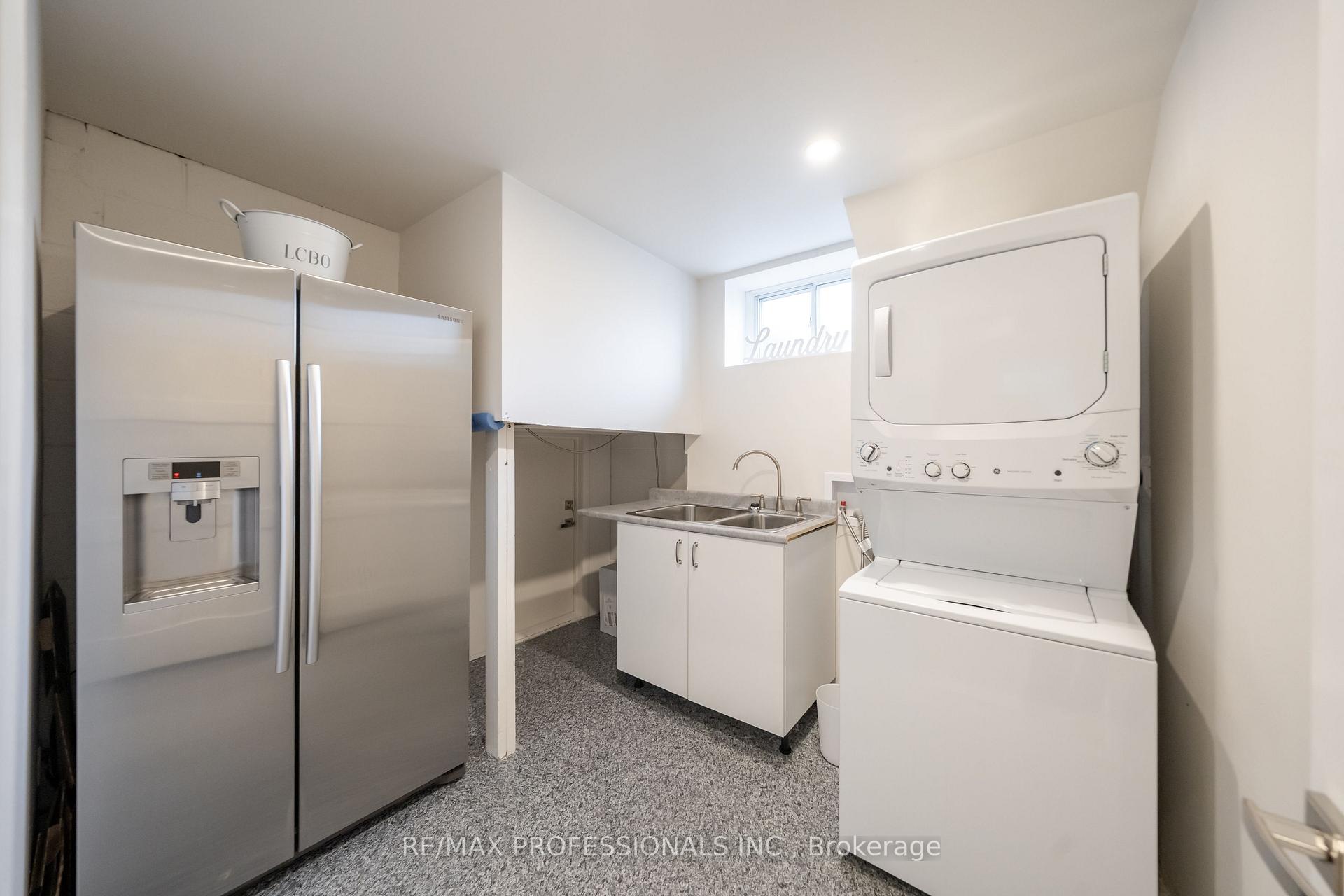 Photo 37 of 103 West Dean Park Drive, Etobicoke, Eringate-Centennial-West Deane — HOMEH