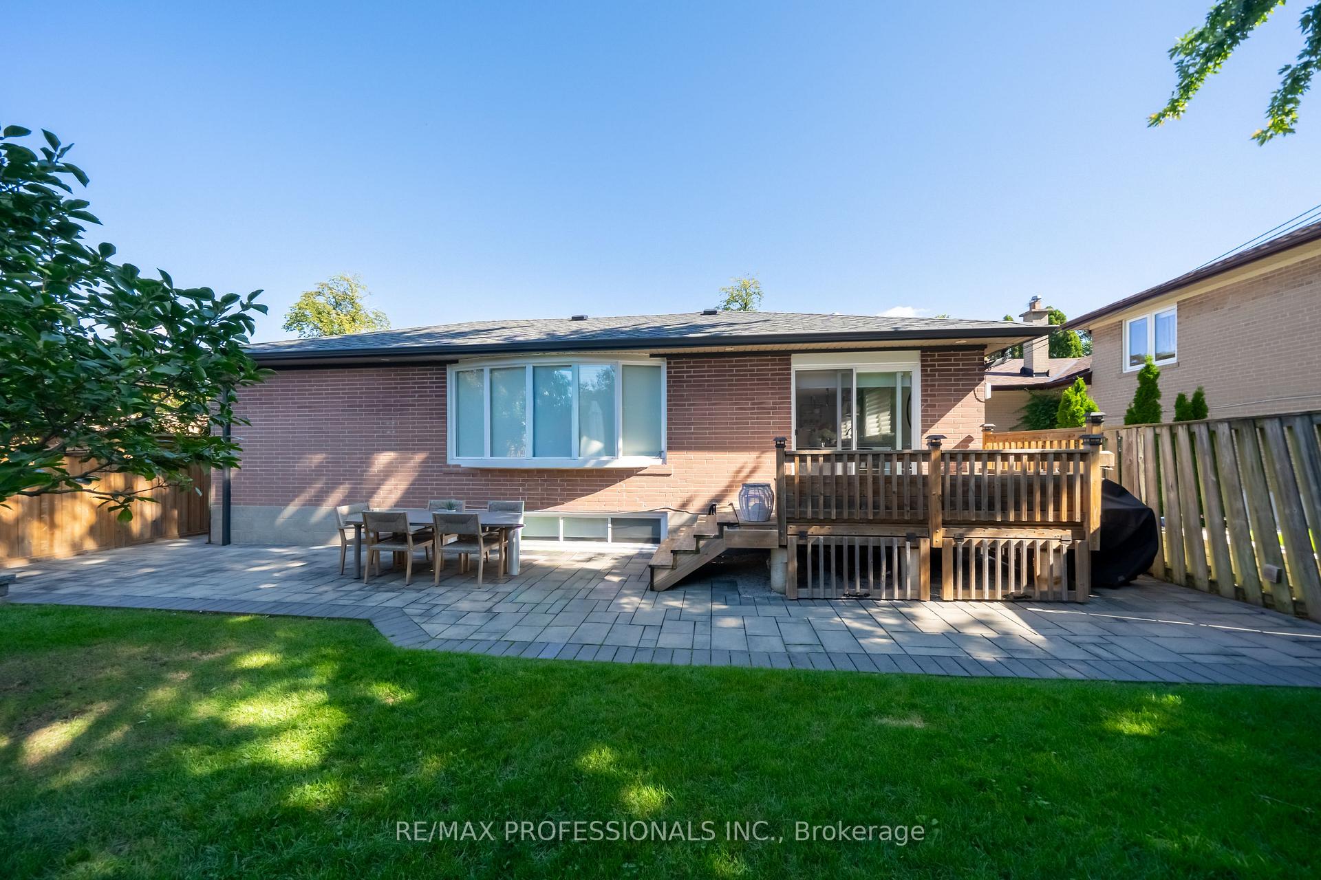 Photo 39 of 103 West Dean Park Drive, Etobicoke, Eringate-Centennial-West Deane — HOMEH