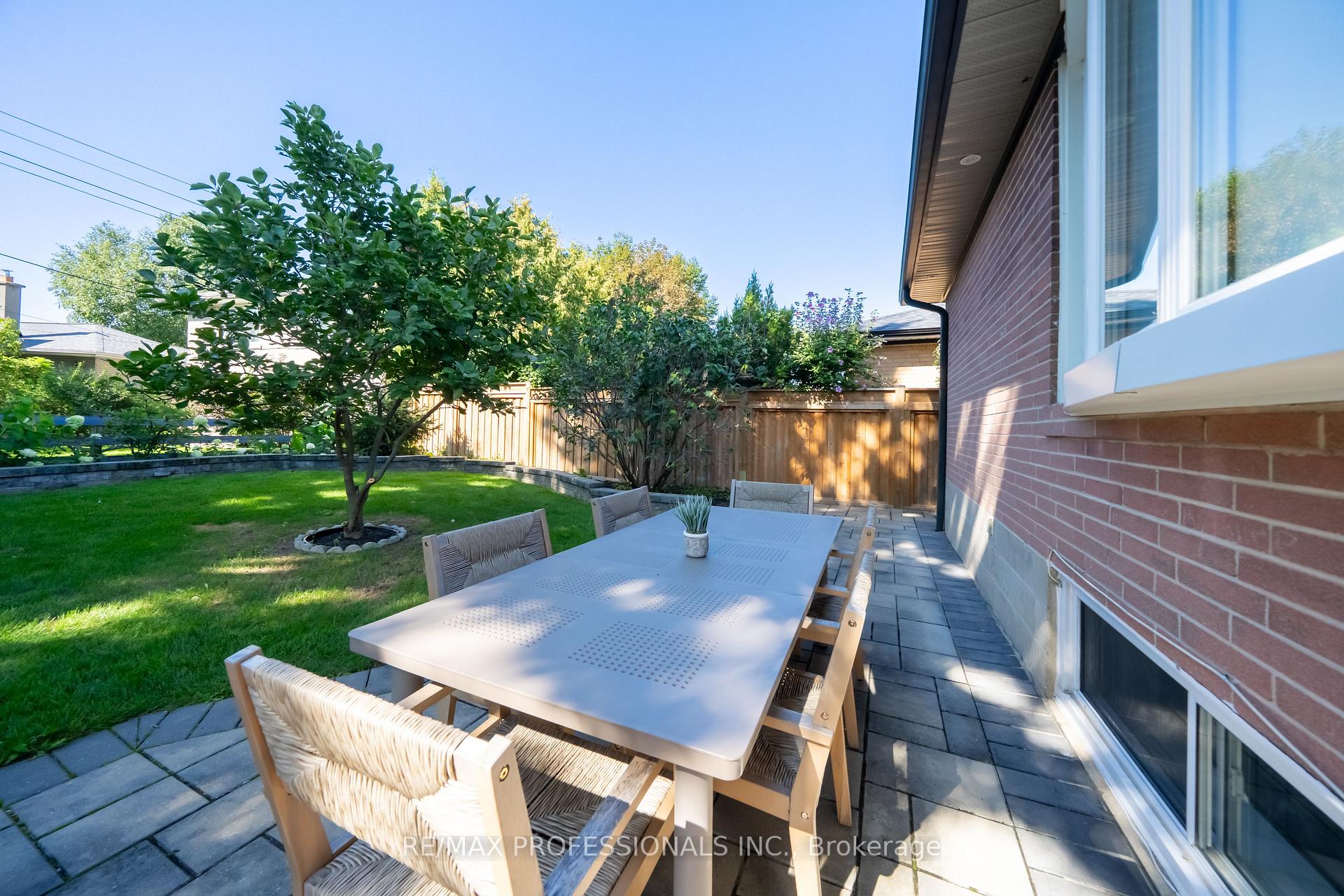 Photo 40 of 103 West Dean Park Drive, Etobicoke, Eringate-Centennial-West Deane — HOMEH