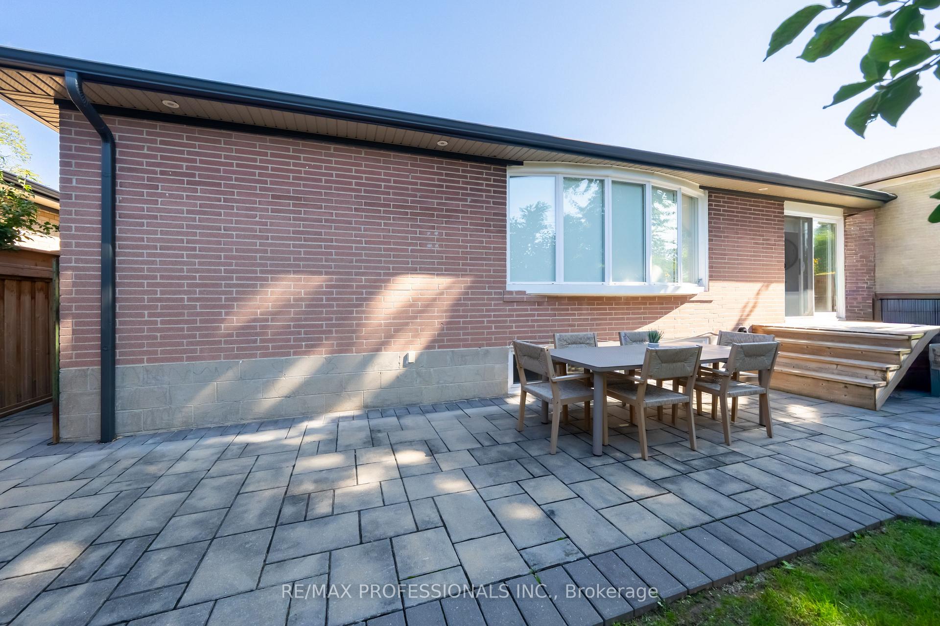 Photo 41 of 103 West Dean Park Drive, Etobicoke, Eringate-Centennial-West Deane — HOMEH
