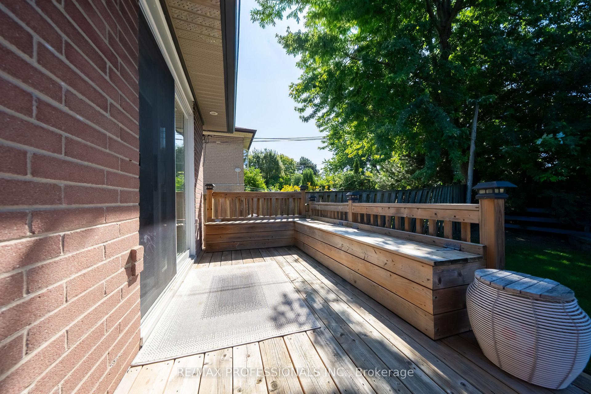 Photo 43 of 103 West Dean Park Drive, Etobicoke, Eringate-Centennial-West Deane — HOMEH