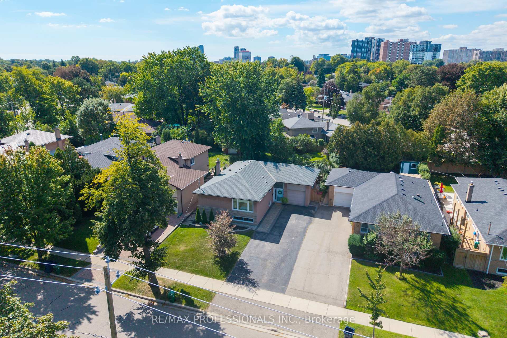 Photo 44 of 103 West Dean Park Drive, Etobicoke, Eringate-Centennial-West Deane — HOMEH