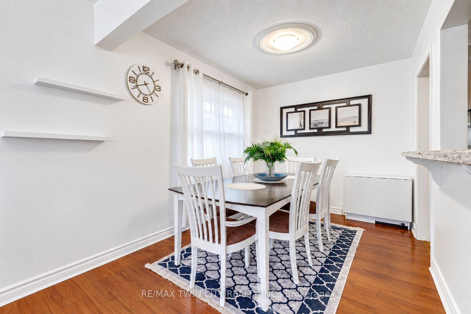 Photo 13 of 49 Carnaby Crescent, Kitchener, Heritage Park - Kitchener — HOMEH