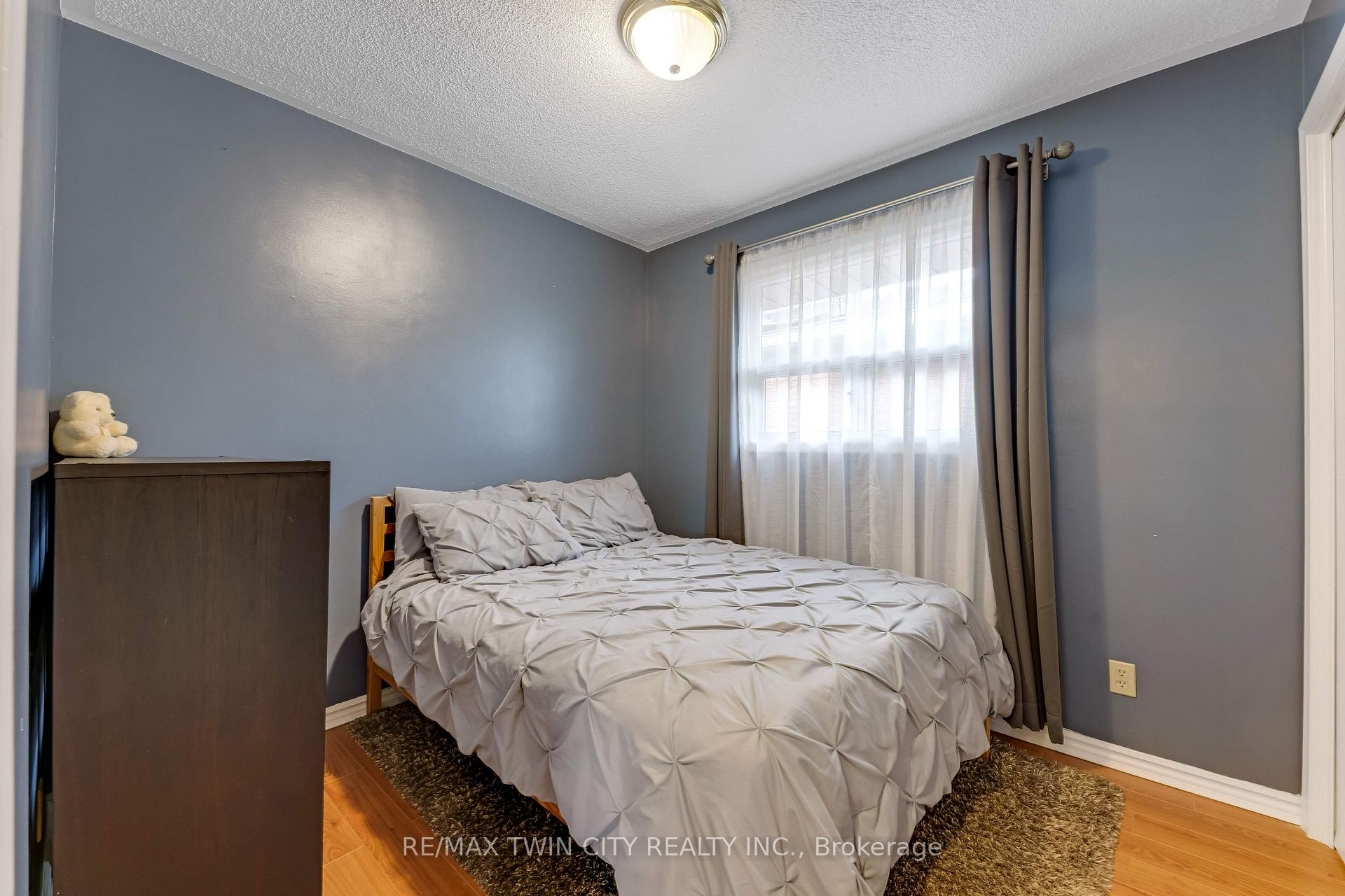 Photo 14 of 49 Carnaby Crescent, Kitchener, Heritage Park - Kitchener — HOMEH