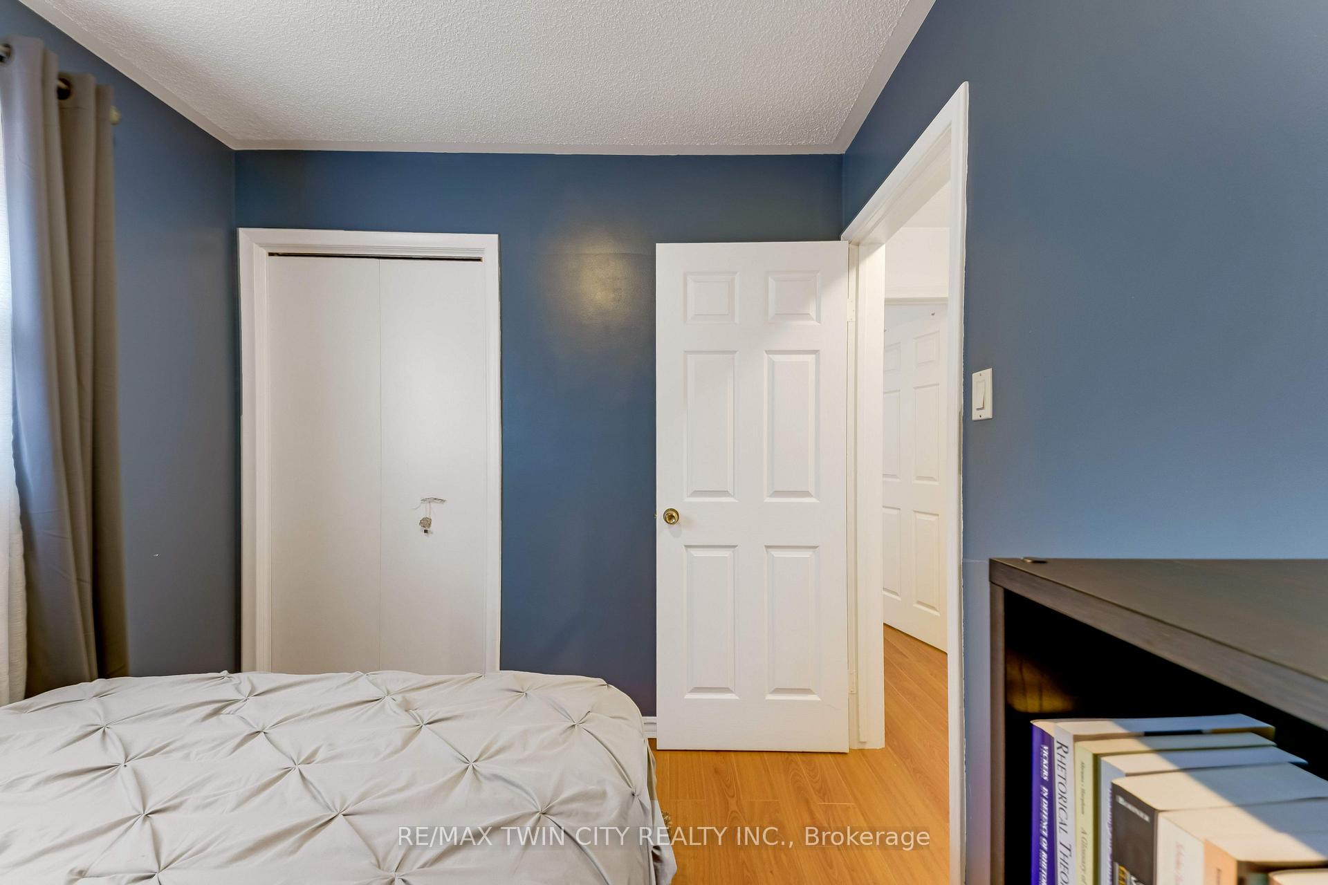 Photo 15 of 49 Carnaby Crescent, Kitchener, Heritage Park - Kitchener — HOMEH