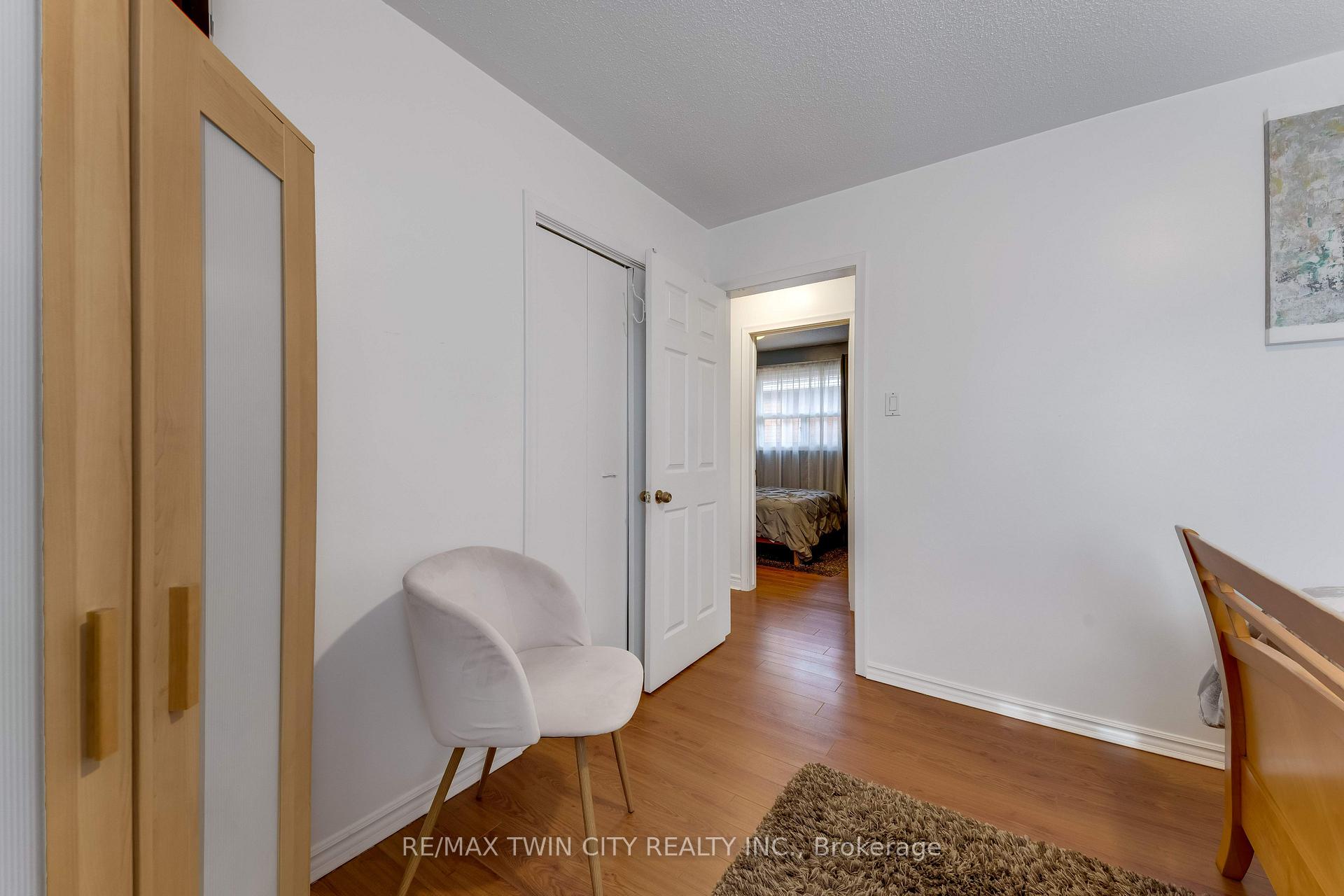 Photo 17 of 49 Carnaby Crescent, Kitchener, Heritage Park - Kitchener — HOMEH