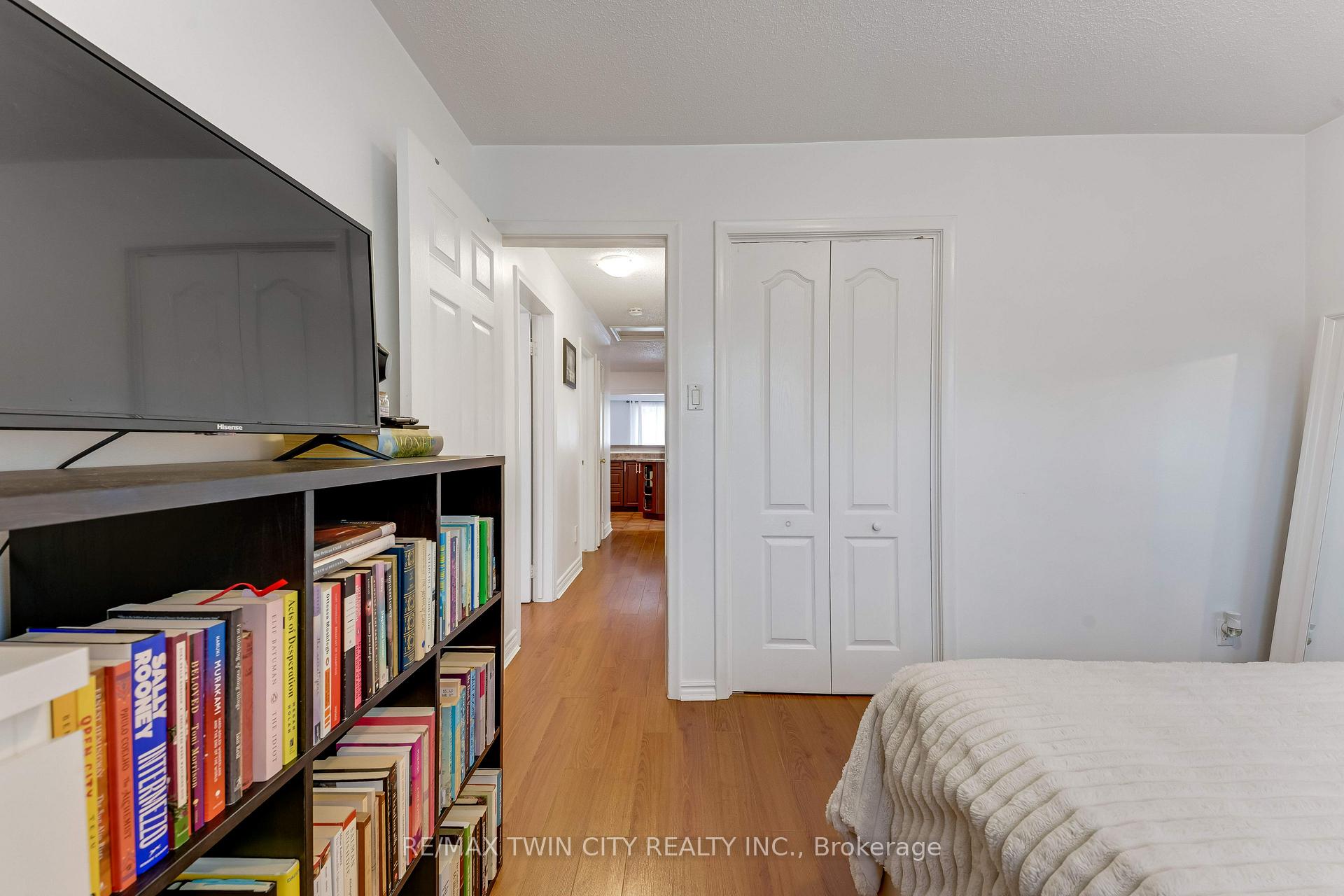 Photo 19 of 49 Carnaby Crescent, Kitchener, Heritage Park - Kitchener — HOMEH