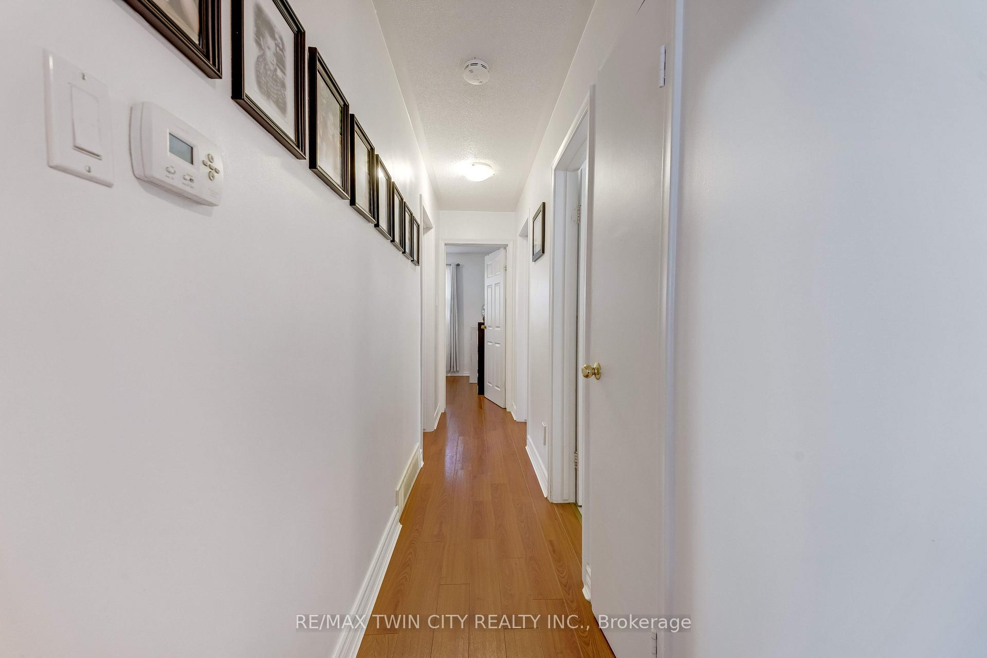 Photo 20 of 49 Carnaby Crescent, Kitchener, Heritage Park - Kitchener — HOMEH