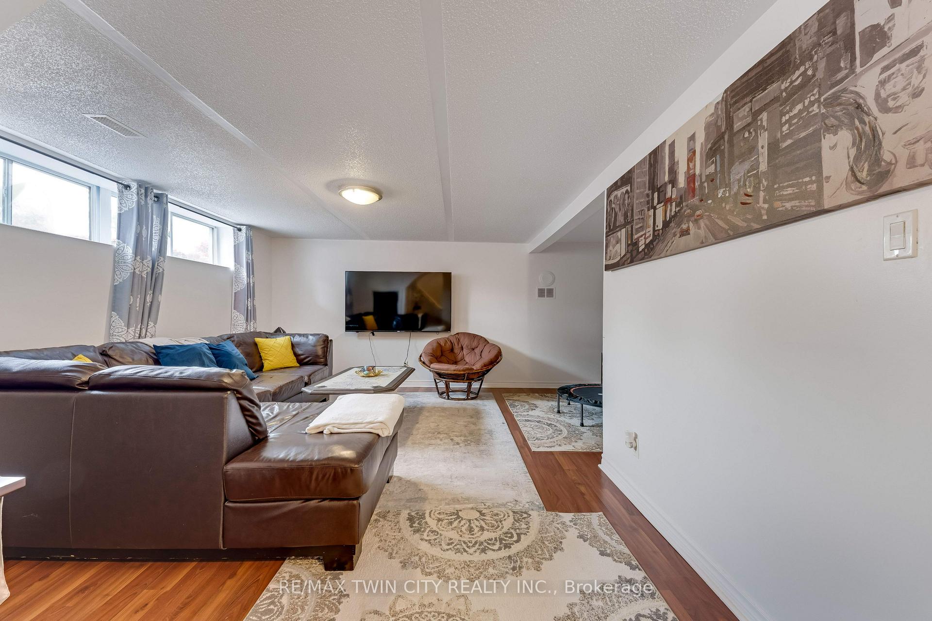Photo 26 of 49 Carnaby Crescent, Kitchener, Heritage Park - Kitchener — HOMEH