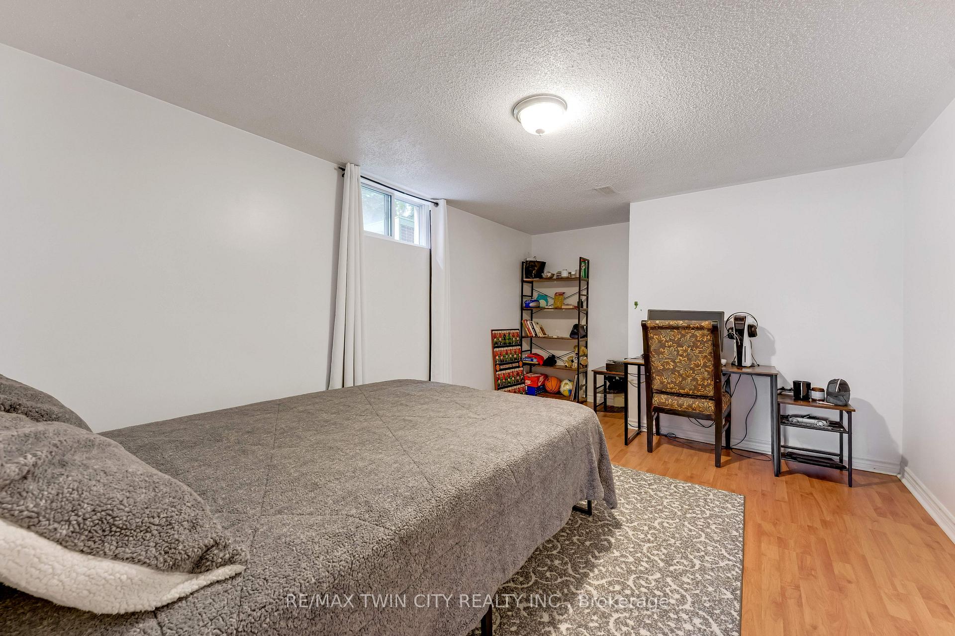 Photo 29 of 49 Carnaby Crescent, Kitchener, Heritage Park - Kitchener — HOMEH